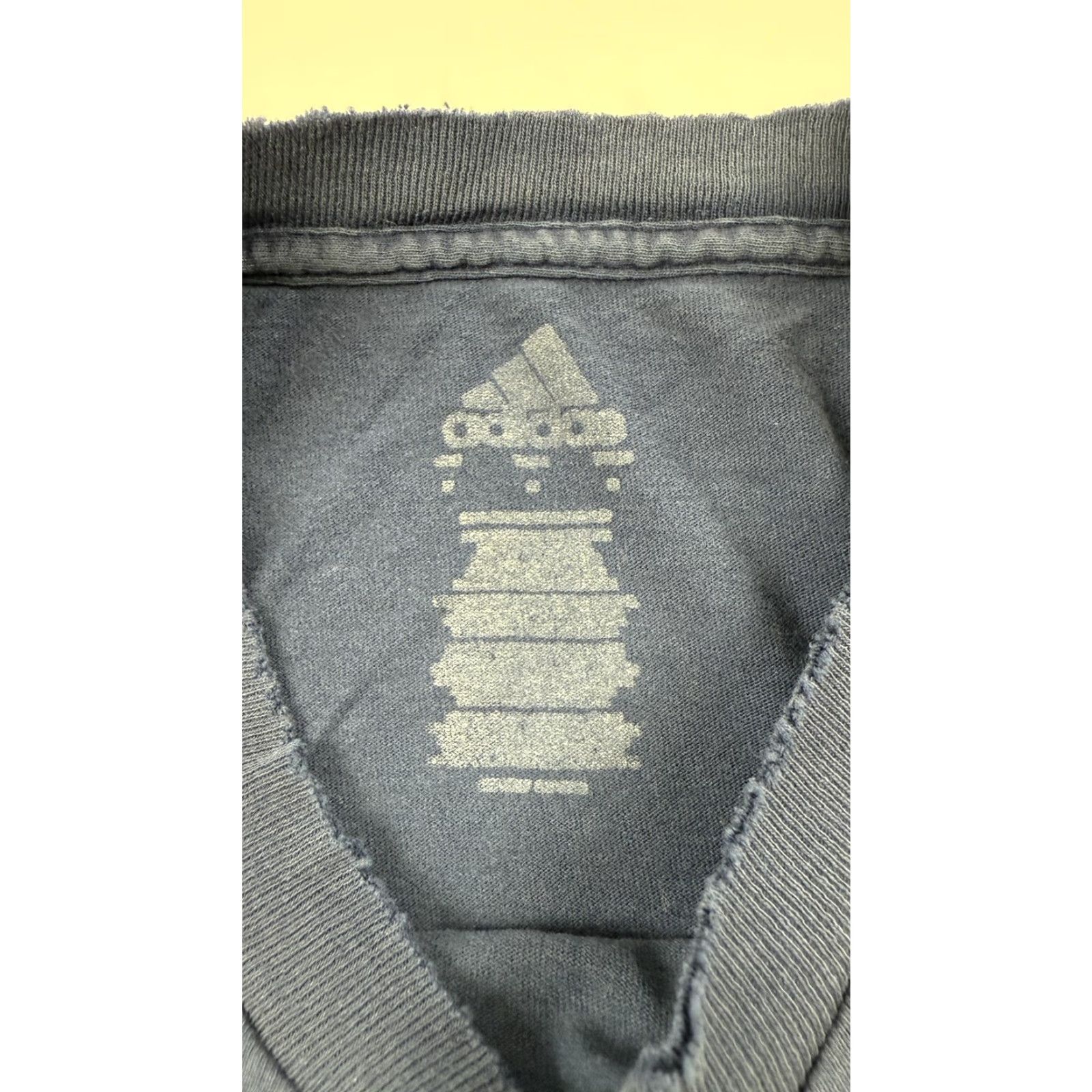 Adidas VINTAGE Adidas T-Shirt Men Large Blue Crew Neck Casual Short Sleeve Logo Embroidered Sports Size US L / EU 52-54 / 3 - 4 Thumbnail
