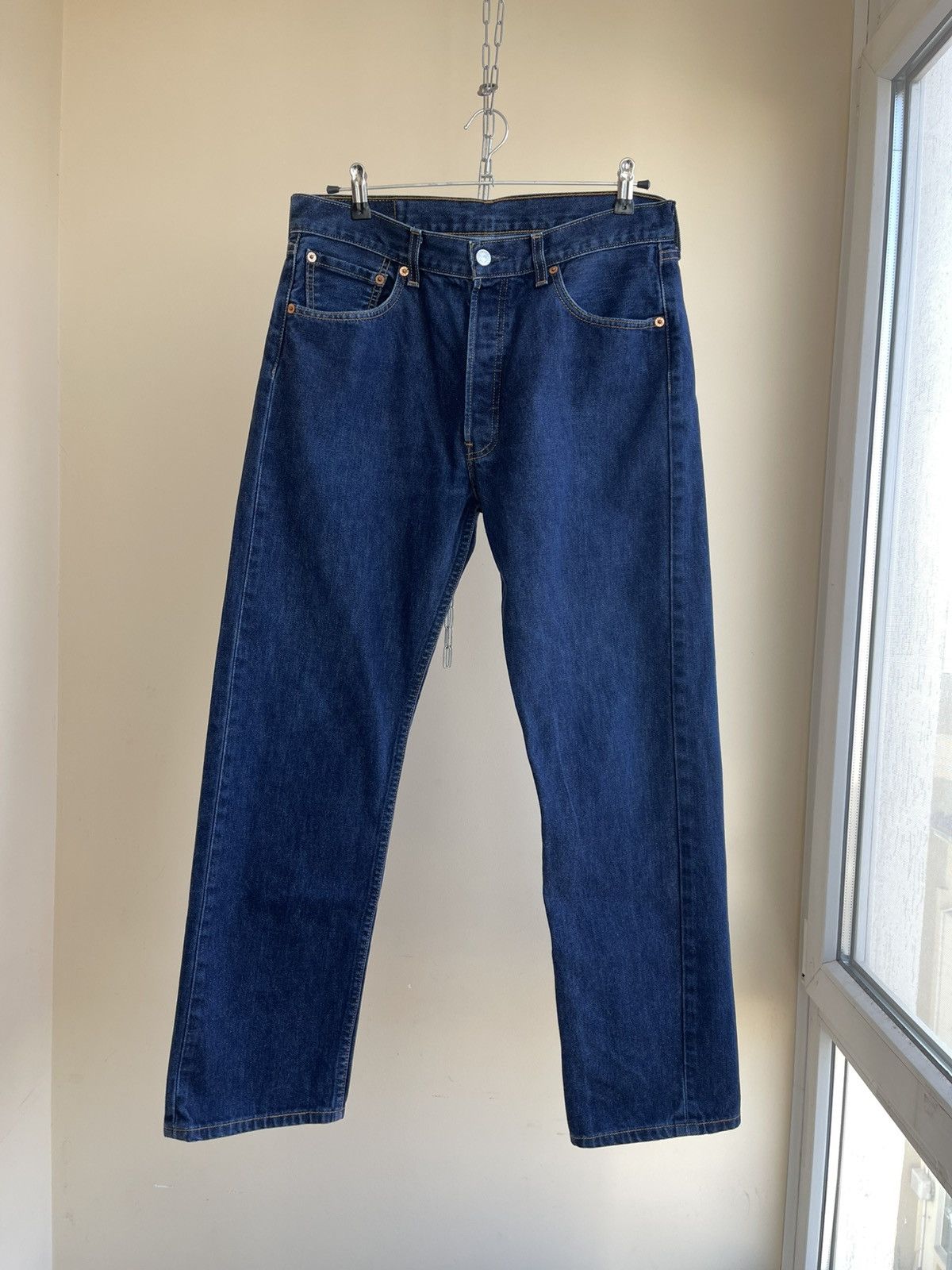 Levi's 501 Tapered Regular Fit 5 Pocket Denim Jeans 2000s 31x30 L30 Size US 31 - 1 Thumbnail
