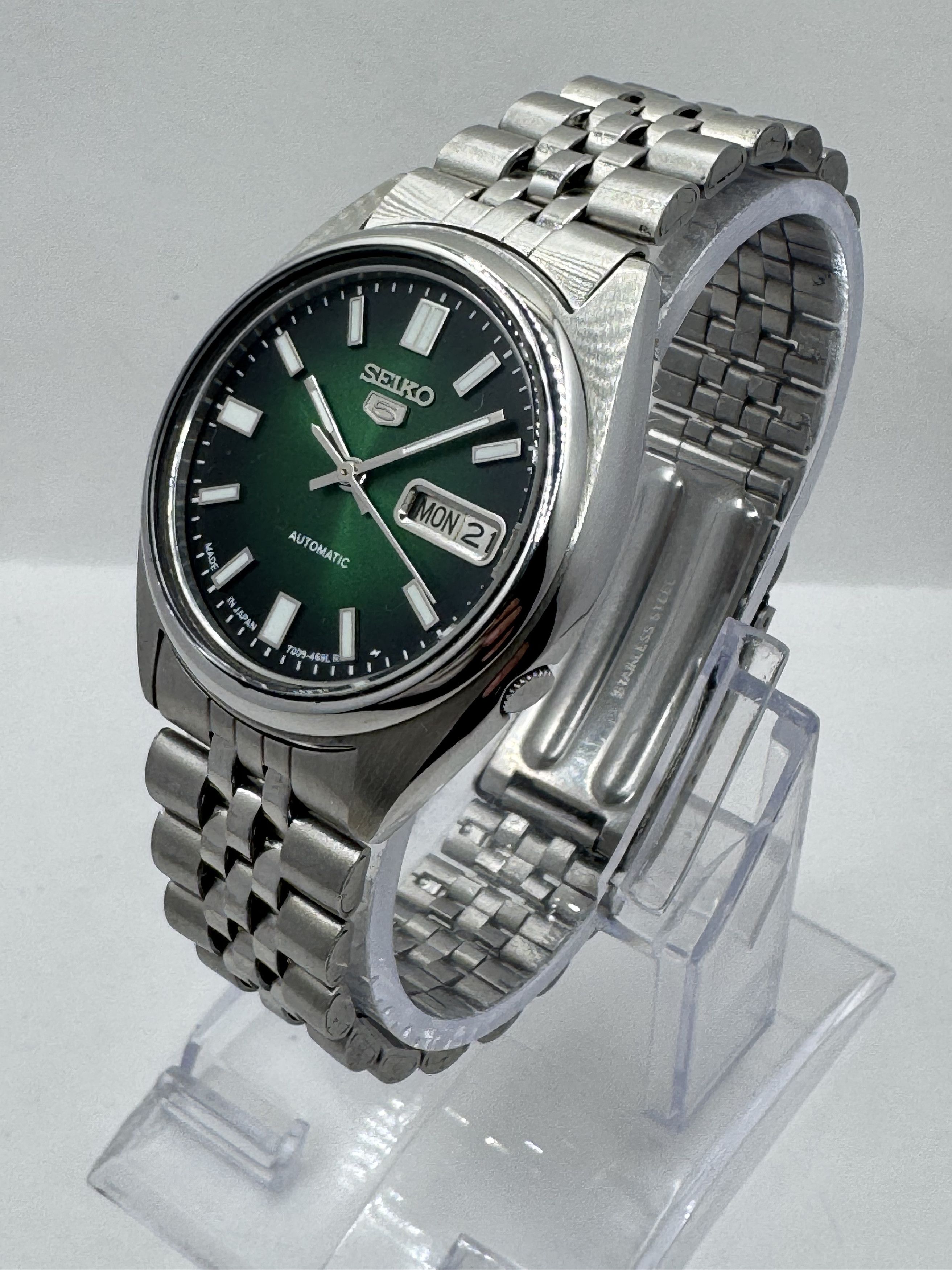 Japanese Brand Seiko 5 Automatic Wrist Watch 17 Jewels Day/Date Japan Size 36 - 2 Thumbnail