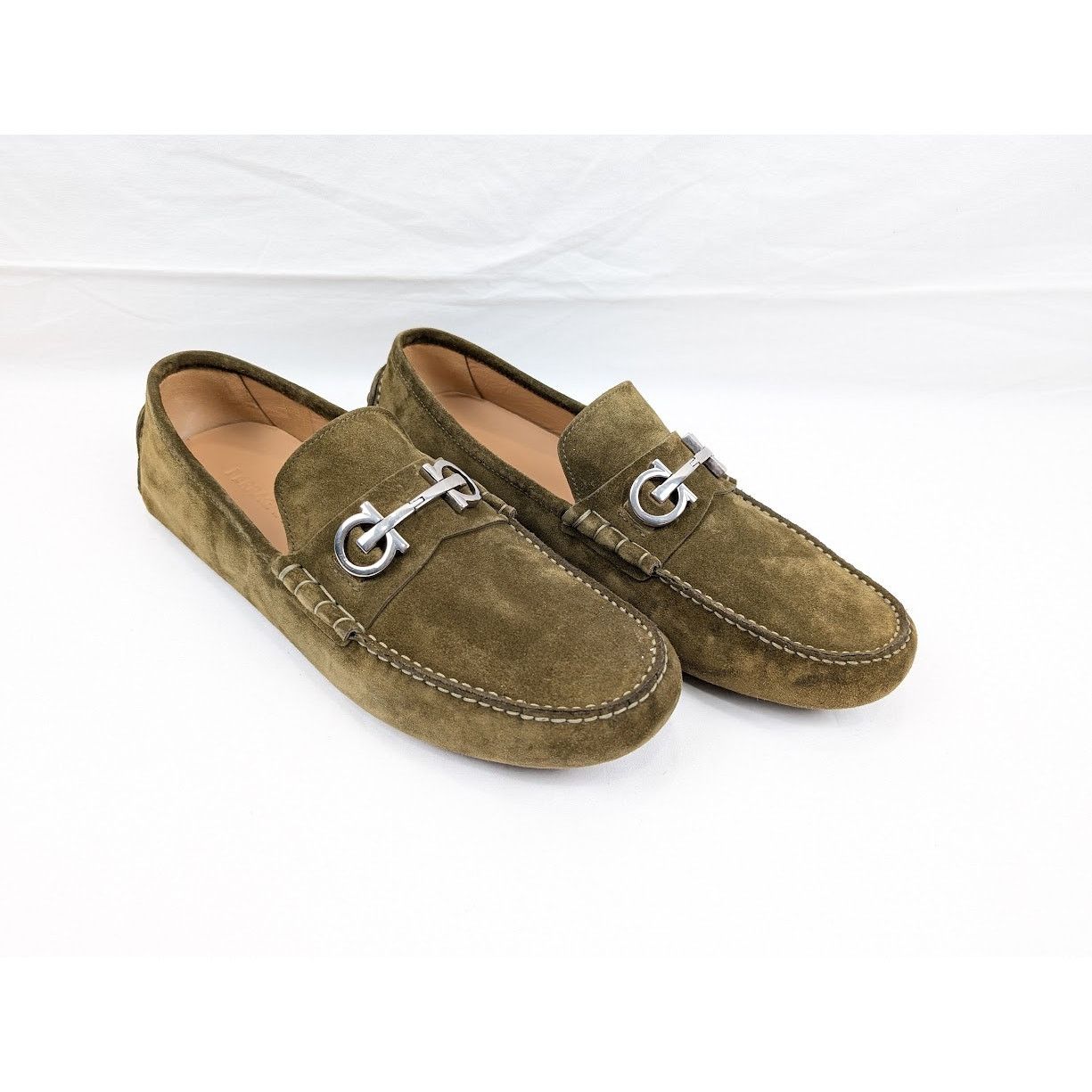 Salvatore Ferragamo o1rshd1 Suede Calf Loafers in Olive Size US 10 / EU 43 - 15 Thumbnail