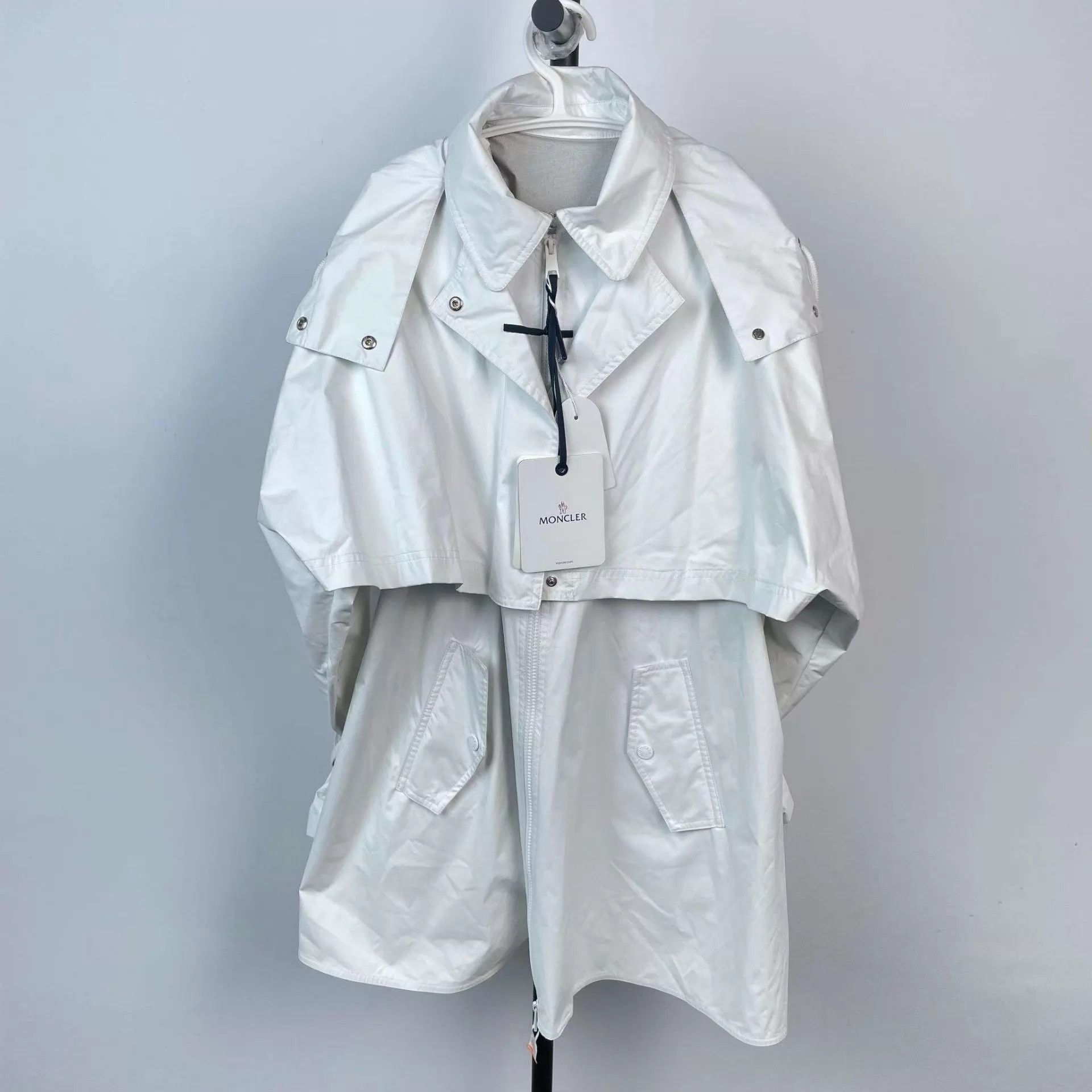 Moncler Moncler White 2 Jacket No Accessories Size XS / US 0-2 / IT 36-38 - 1 Thumbnail