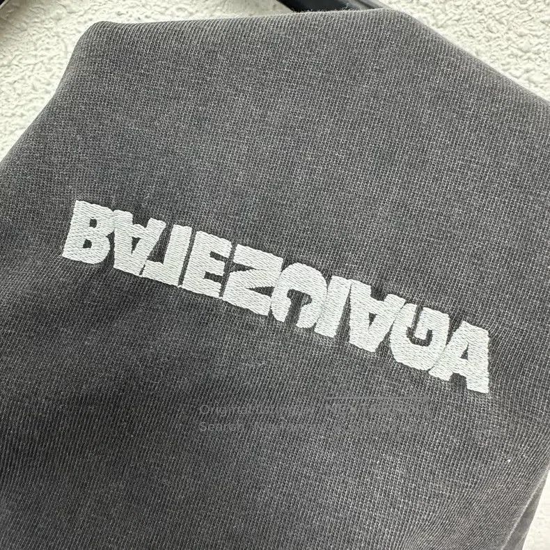Balenciaga Balenciaga Distressed Black Short Sleeve T-Shirt with Inve Size US M / EU 48-50 / 2 - 6 Thumbnail