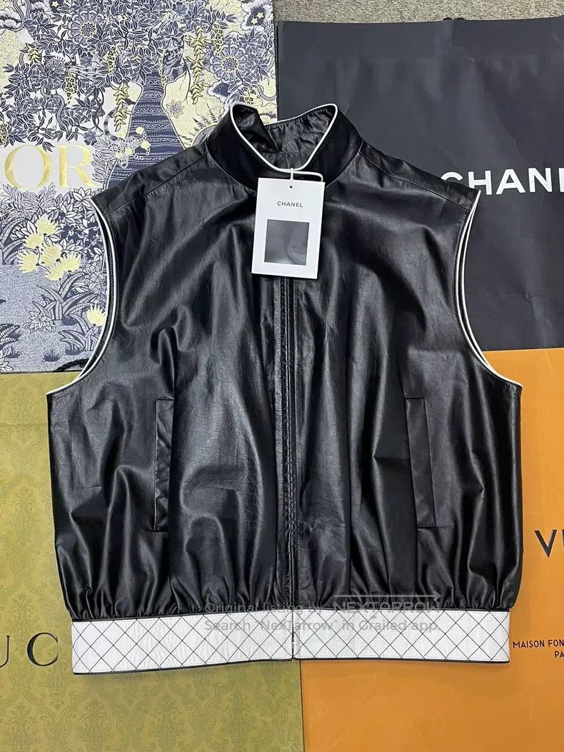 Chanel Chanel 23C black and white calfskin vest Size S / US 4 / IT 40 - 1 Thumbnail