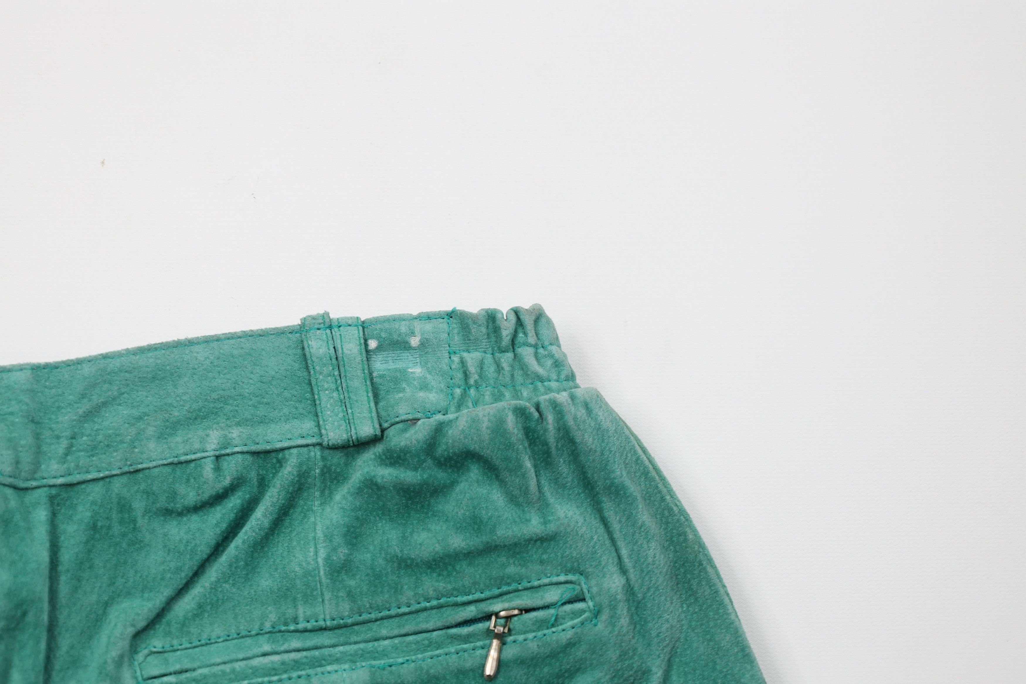 Vintage Vintage 90s Streetwear Suede Leather Shorts Green Red Size US 32 / EU 48 - 11 Thumbnail
