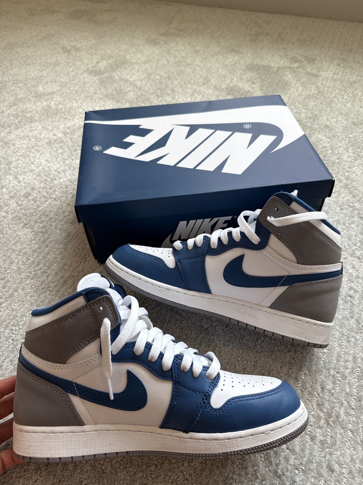 Nike Air Jordan 1 Retro High OG Size US 7 / EU 40 - 2 Thumbnail