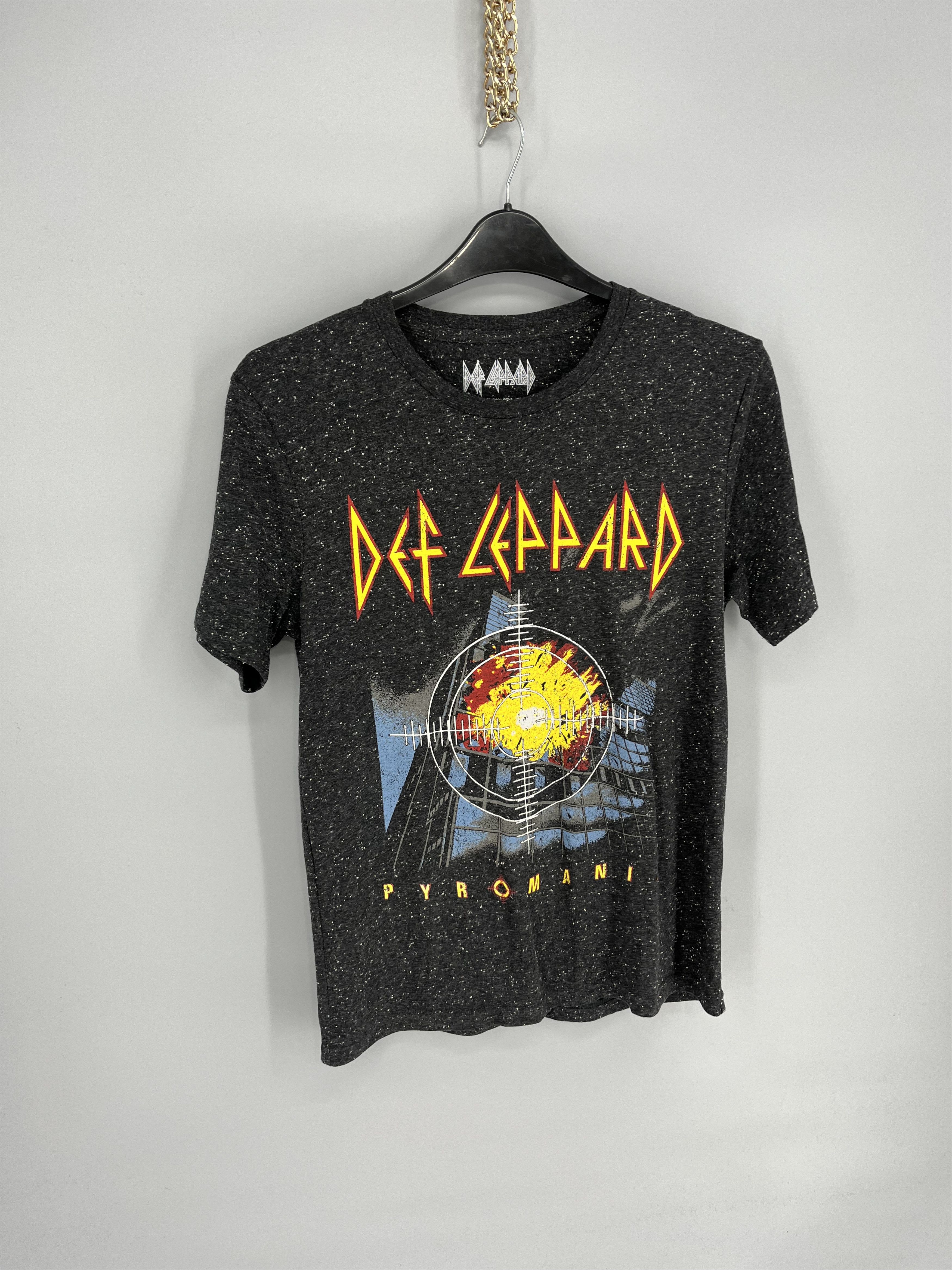 Band Tees Vintage Y2K Def Leppard Pryromania Band Tee Size S Size US S / EU 44-46 / 1 - 2 Thumbnail