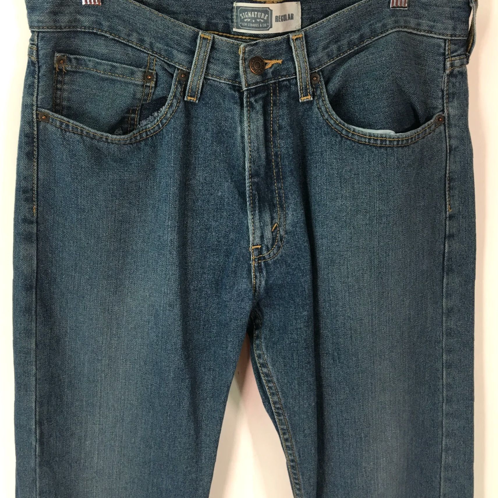 CO Signature Levi's Jeans Mens Regular Straight Blue Denim 34X34 Belt Loops 5-Pocket 100% Cotton Medium Wash Casual Wear Size US 34 / EU 50 - 2 Thumbnail