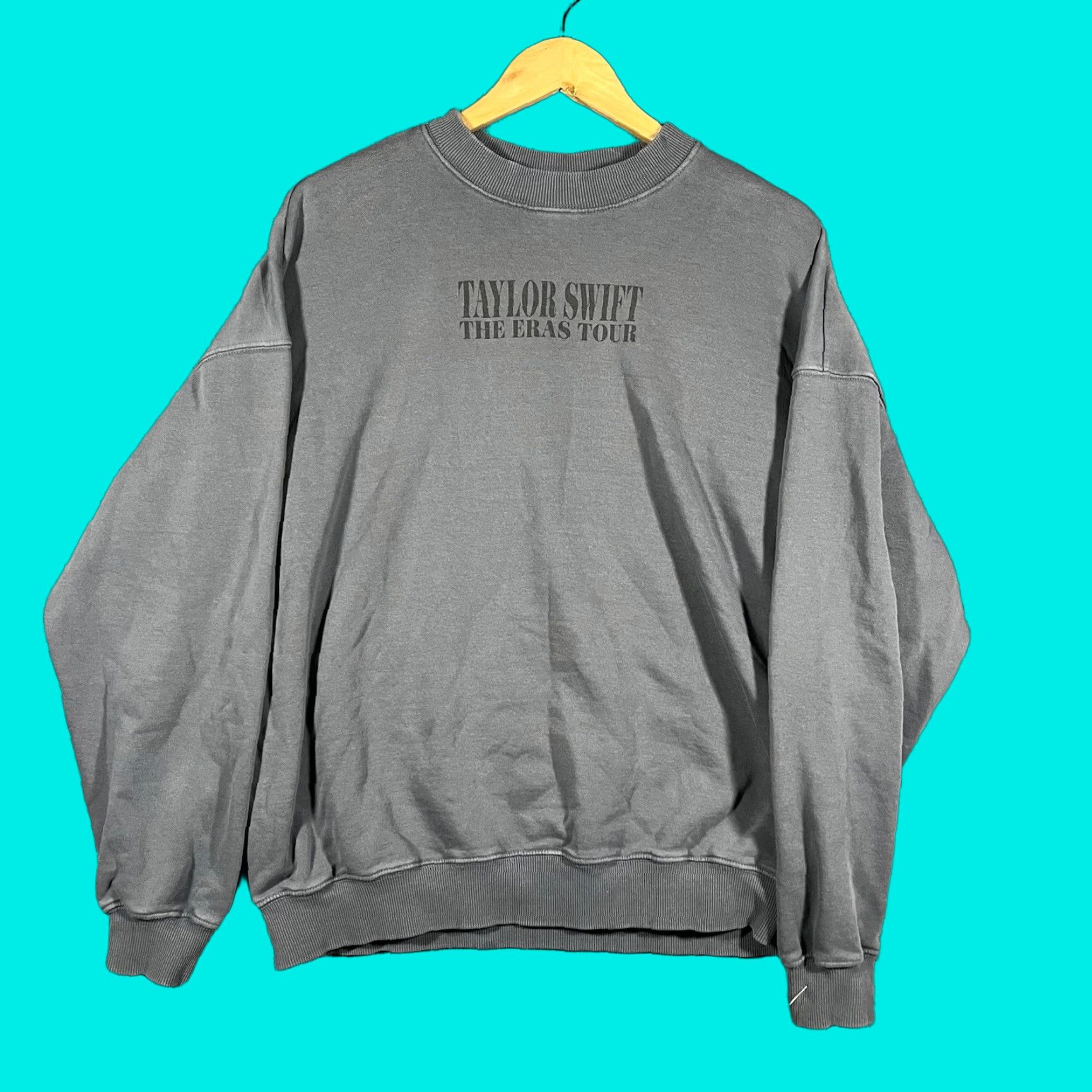 Vintage Taylor Swift Sweatshirt Women’s Small Crewneck Pullover Gray Eras Tour Official Crewneck Sweatshirt Graphic Print All Seasons Size S / US 4 / IT 40 - 1 Thumbnail