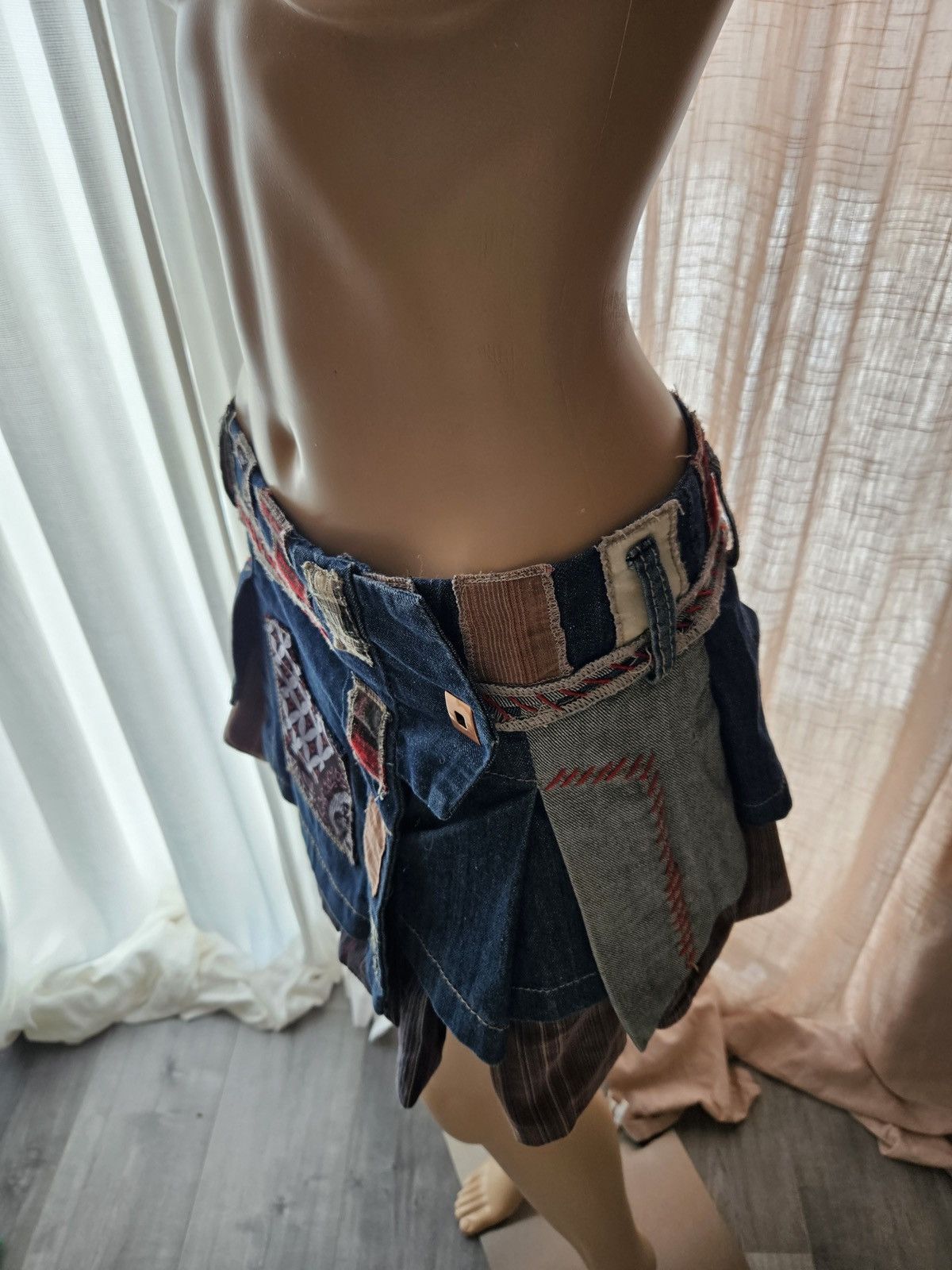 Designer × Vintage Vintage Multi-Material Layered Patchwork Denim Mini Skirt Size 28" / US 6 / IT 42 - 4 Thumbnail