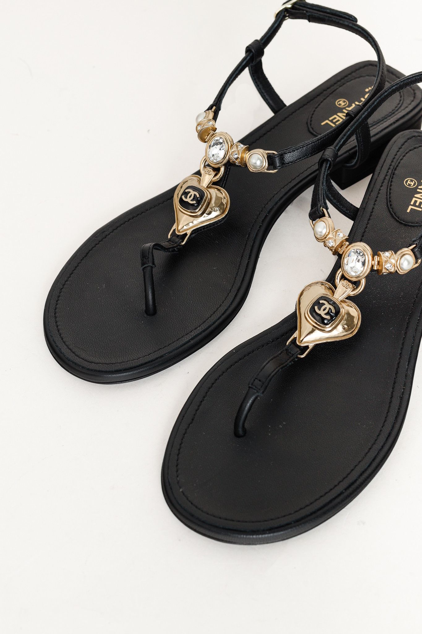 Chanel Chanel Cruise 2023 Embellished Heart Leather Thong Sandals Size US 10.5 / IT 40.5 - 7 Thumbnail