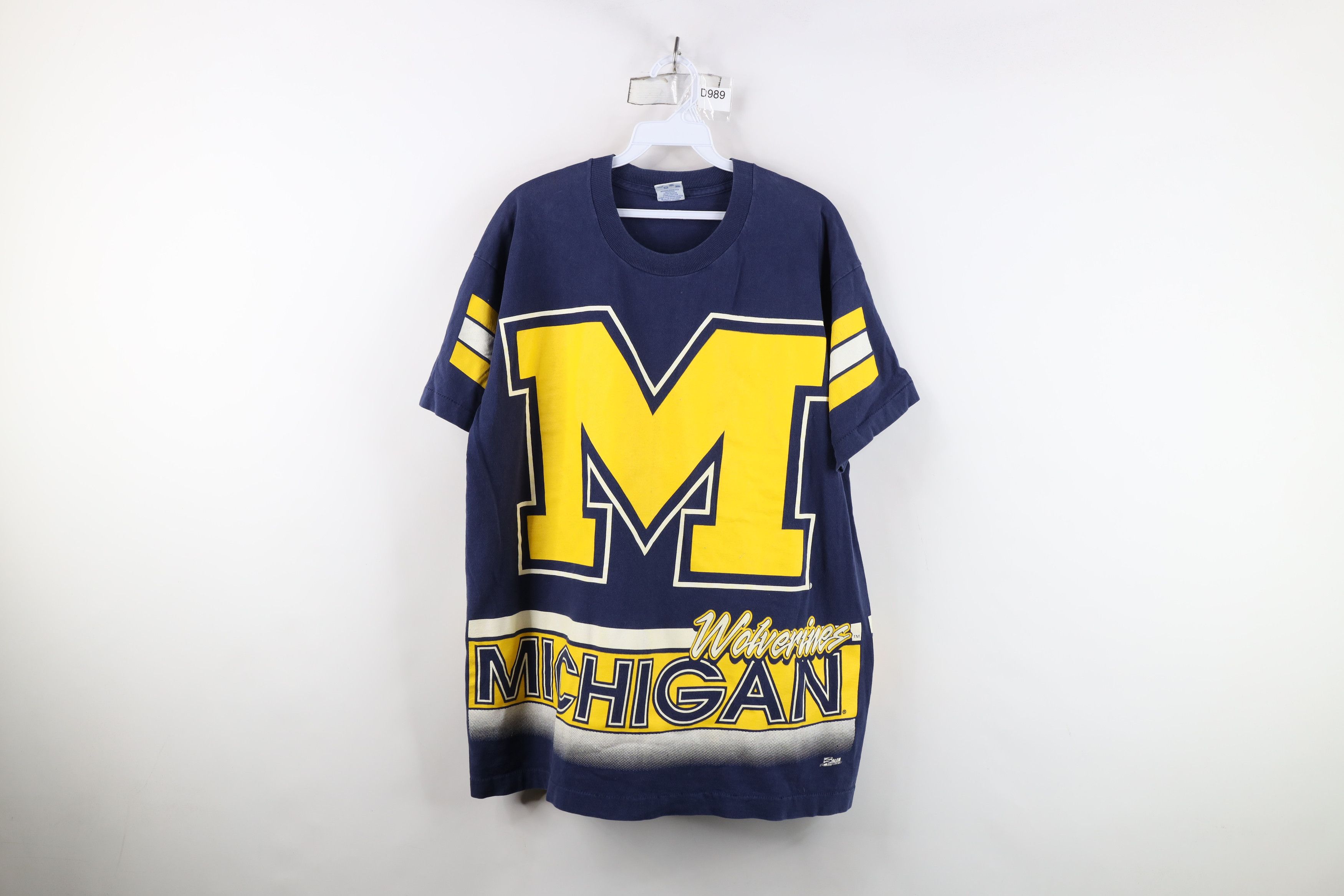 Vintage Vintage 90s University of Michigan All Over Print T-Shirt Size US L / EU 52-54 / 3 - 1 Thumbnail