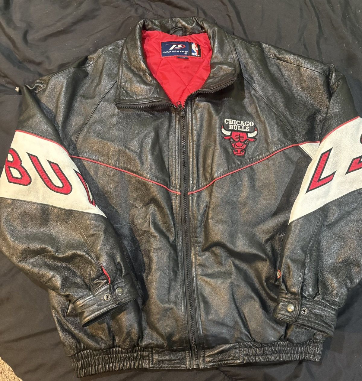 NBA Vintage 90s Pro Player Leather Chicago Bulls Jacket – NBA Size US XL / EU 56 / 4 - 1 Thumbnail
