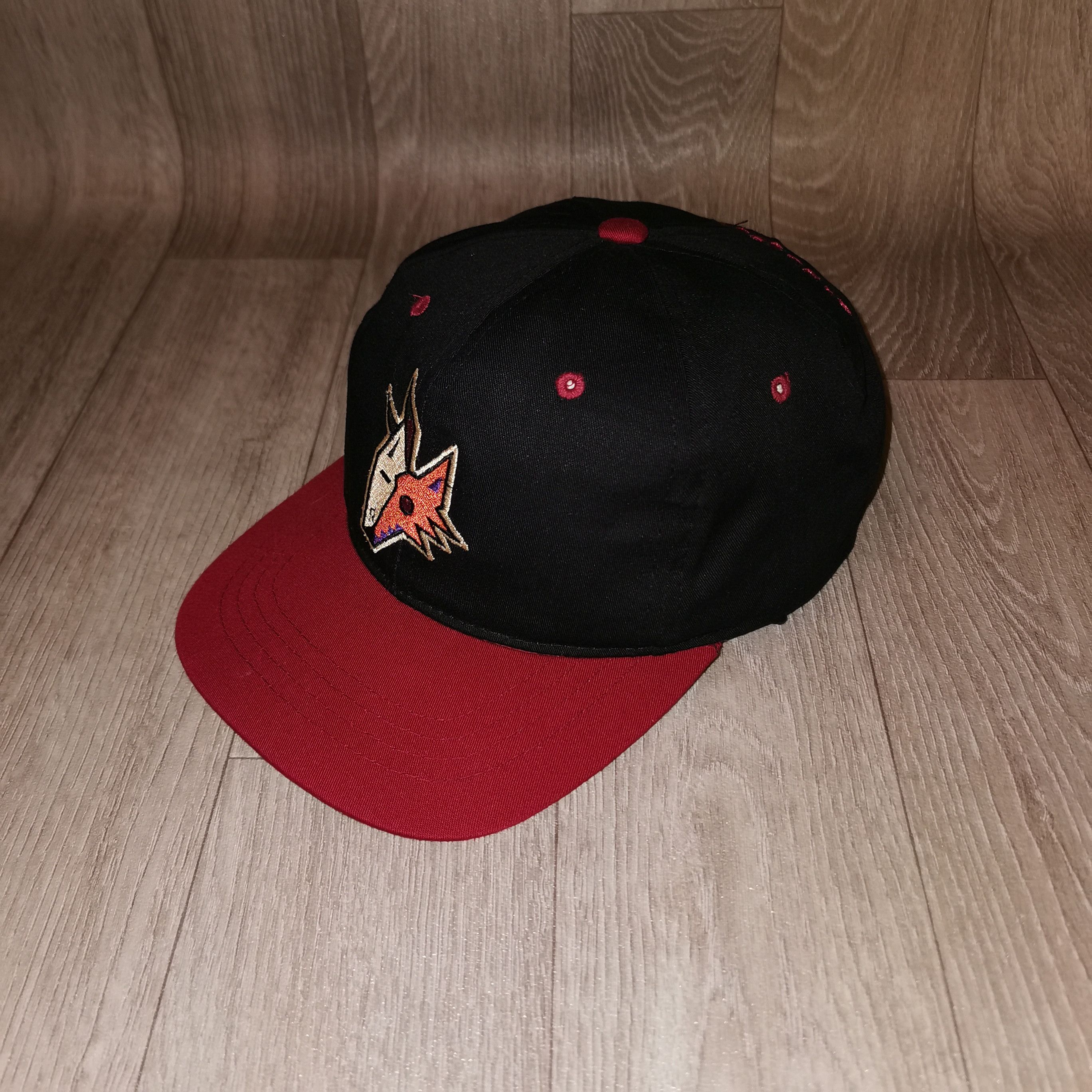 Starter RARE Vintage 1990s Phoenix Coyotes NHL Starter SnapBack Hat Size ONE SIZE - 7 Thumbnail