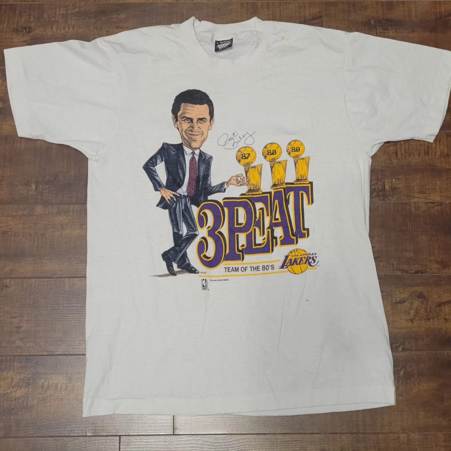 Other Pat Riley 3peat vintage lakers shirt Size US L / EU 52-54 / 3 - 1 Thumbnail