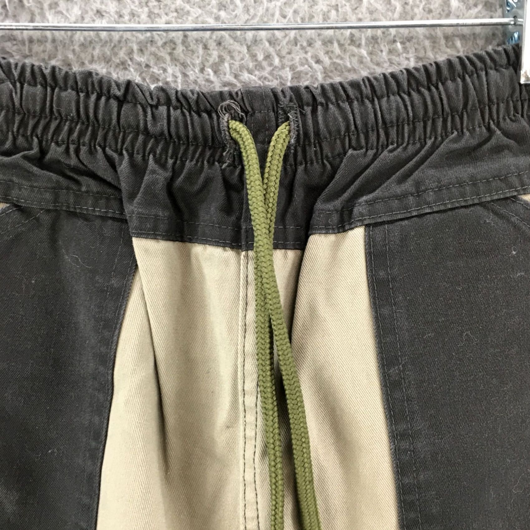 Vintage Off Road Adventure Cargo Shorts Mens 28x9.5 Beige Grey High Rise Elastic Waist Casual Cargo Pocket Regular Rise Men Size US 28 / EU 44 - 3 Thumbnail