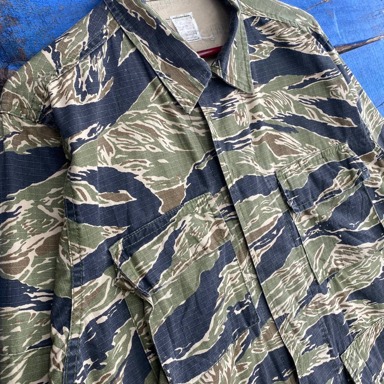 Vintage Vintage 80s Jacket Militaria Camo Tiger Stripe Size US L / EU 52-54 / 3 - 4 Thumbnail