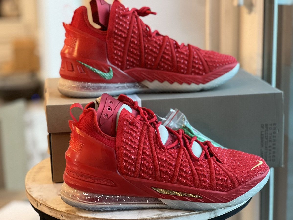 Nike Nike LeBron 18 X-Mas Christmas in LA size 12 Size US 12 / EU 45 - 1 Thumbnail