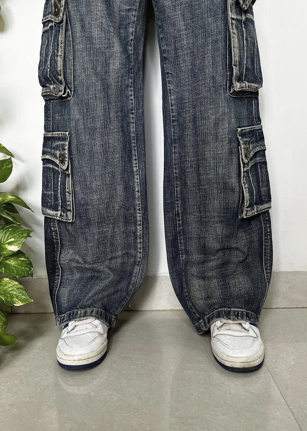 Japanese Brand Y2K Japanese denim multipocket jeans. Size US 33 - 5 Thumbnail