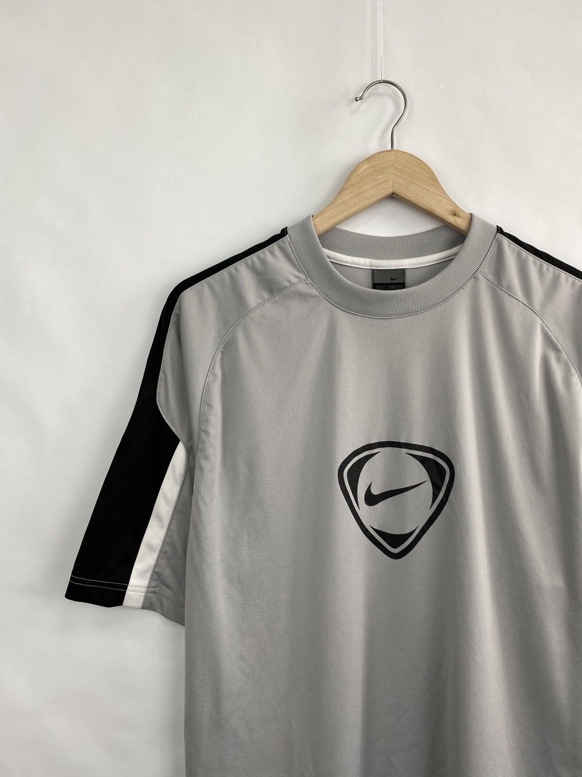 Nike 🇺🇸 Vintage 90s Nike Total Ninety Center Swoosh Retro T-Shirt Size US L / EU 52-54 / 3 - 2 Thumbnail