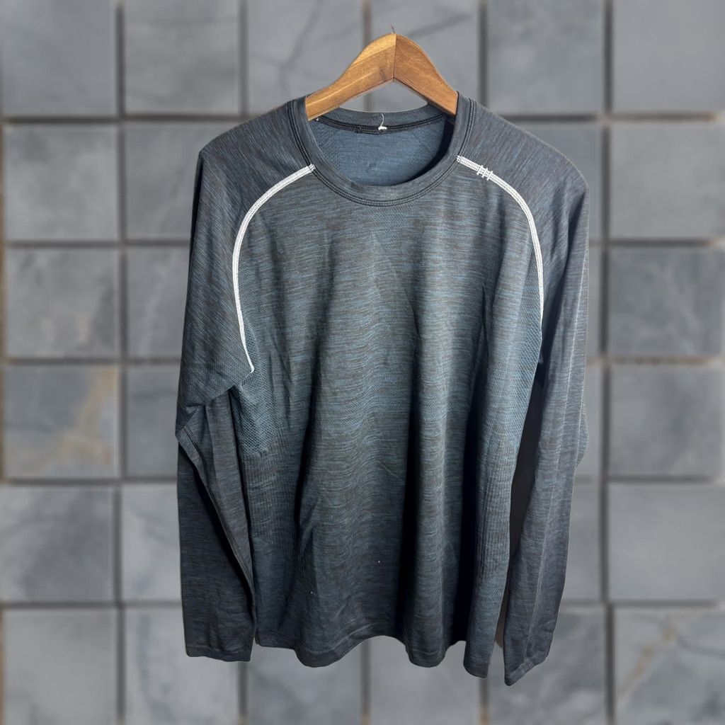 Lululemon Lululemon Shirt Mens Large Blue Long Sleeve Crewneck Raglan Athletic Performance Size US L / EU 52-54 / 3 - 1 Thumbnail