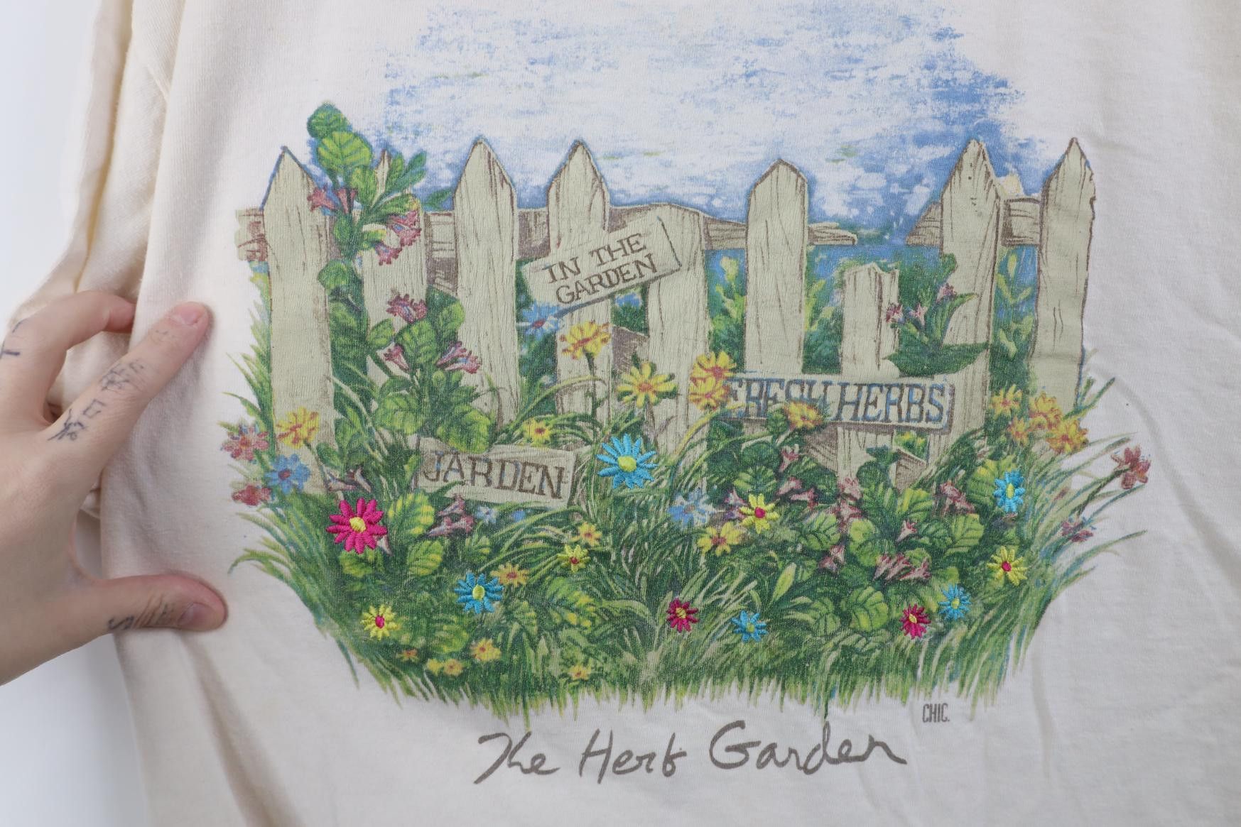 Vintage Vintage 90s Streetwear The Herb Garden T-Shirt Beige USA Size ONE SIZE - 4 Thumbnail