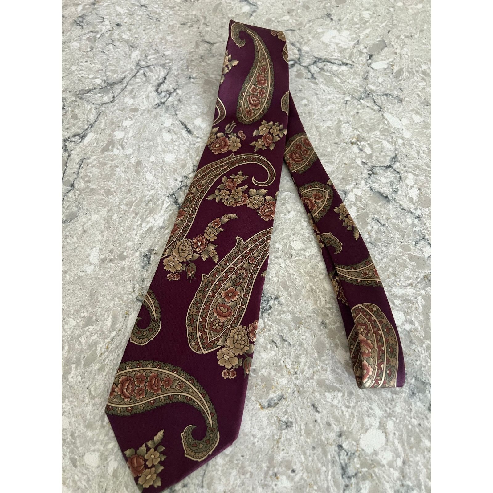 Bill Blass Bill Blass Men's 100% Silk Neck Tie Magenta Gold Paisley JJ Size ONE SIZE - 6 Thumbnail