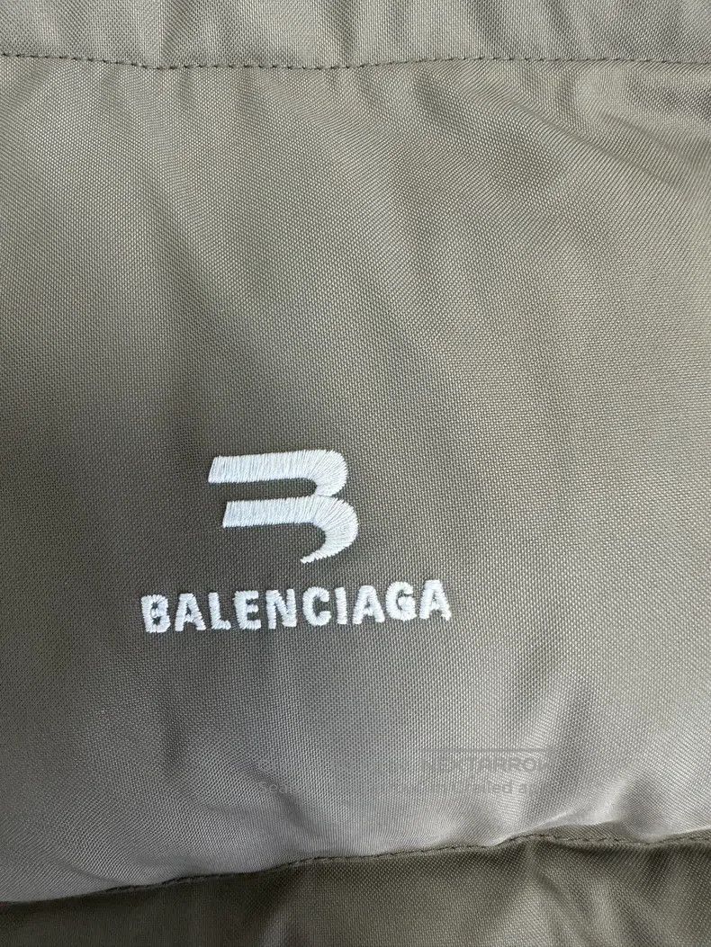 Balenciaga Balenciaga Embroidered Solid Color Zipper Collar Padded Co Size US S / EU 44-46 / 1 - 3 Thumbnail