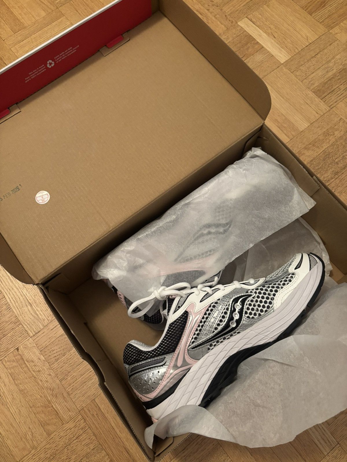 Saucony Saucony Progrid Omni 9 Silver Pink Size US 9 / IT 39 - 6 Thumbnail