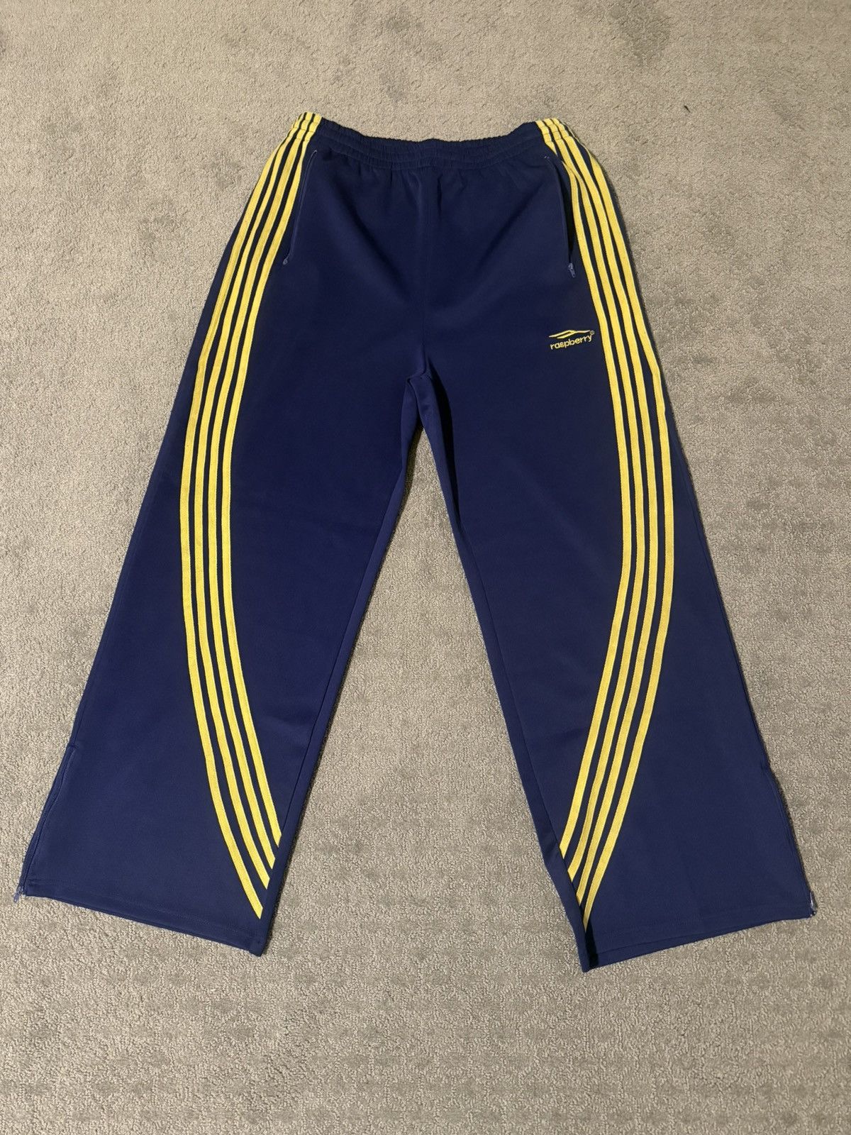The GV Gallery GV Gallery Bella Hadid Trackpants Size US 34 / EU 50 - 1 Thumbnail