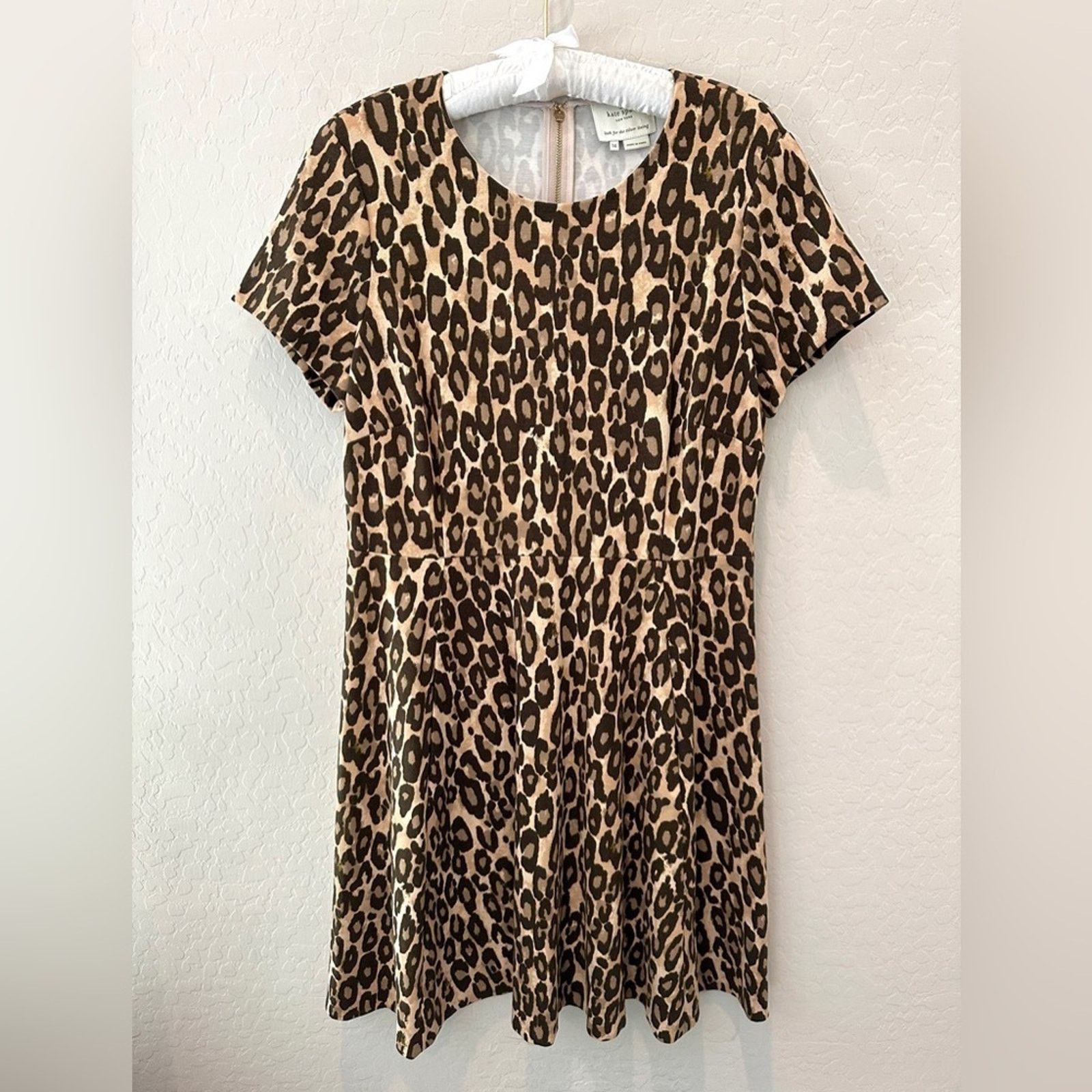 Kate Spade KATE SPADE Cheetah Print Knit Skater Short Sleeve Mini Dress Size XL / US 12-14 / IT 48-50 - 1 Thumbnail