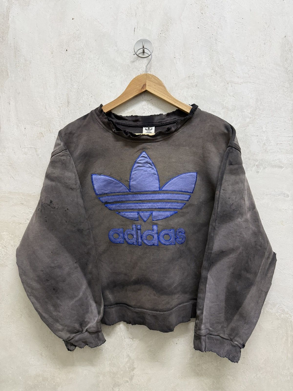 Adidas Vintage 90s Adidas Distressed Sunfaded Cropped Crewneck Size US S / EU 44-46 / 1 - 1 Thumbnail
