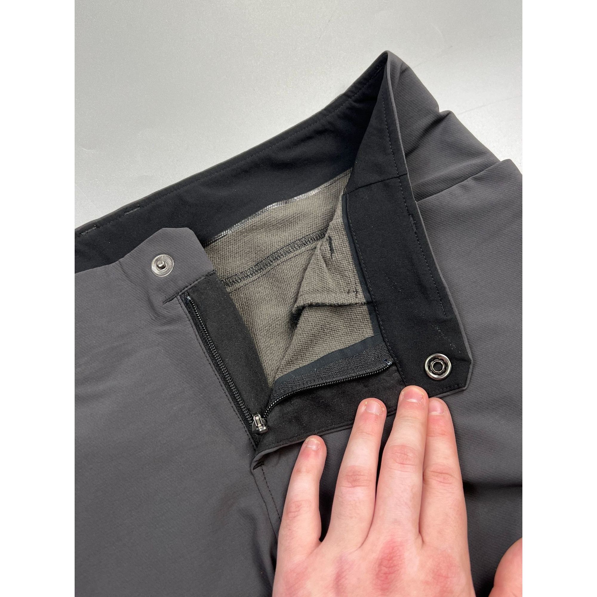 Arc'teryx Arc’teryx Nylon Cargo Trekking Pants (Y0775) Size 30" / US 8 / IT 44 - 6 Thumbnail