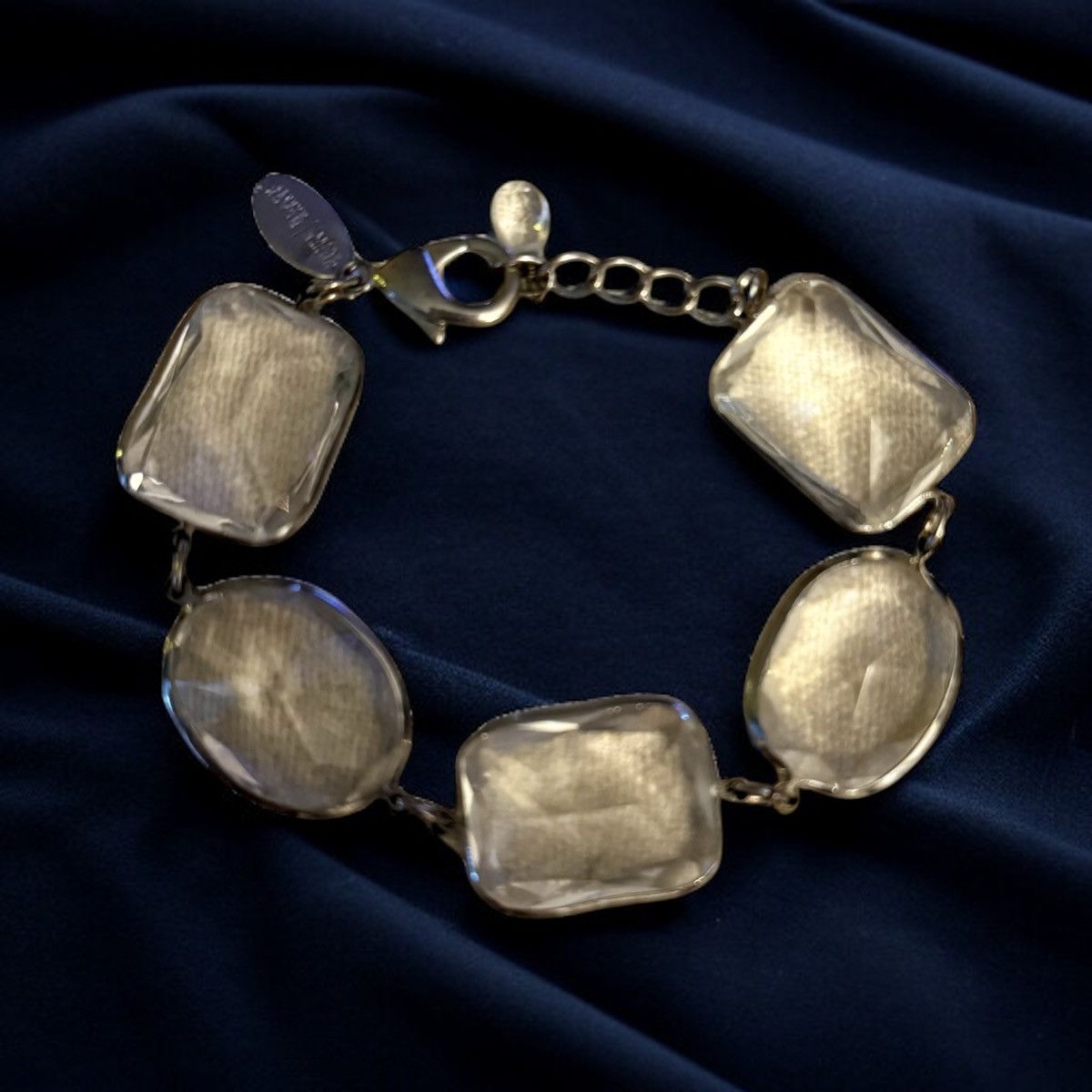 White House Black Market White House Black Market clear cut bezeled stone bracelet Size ONE SIZE - 1 Thumbnail