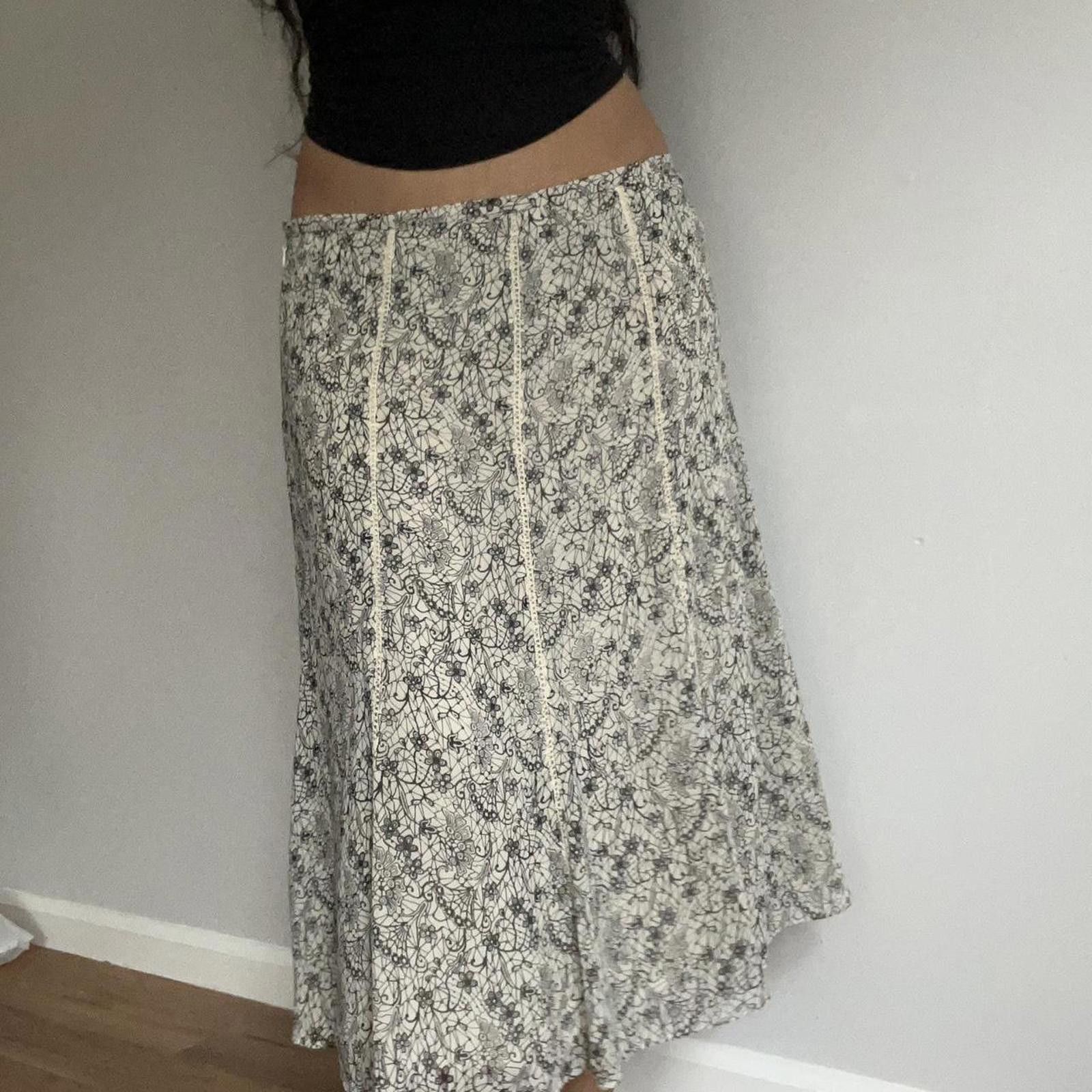 Jones New York Black and white floral midi skirt #floral #midi Size 32" / US 10 / IT 46 - 1 Thumbnail