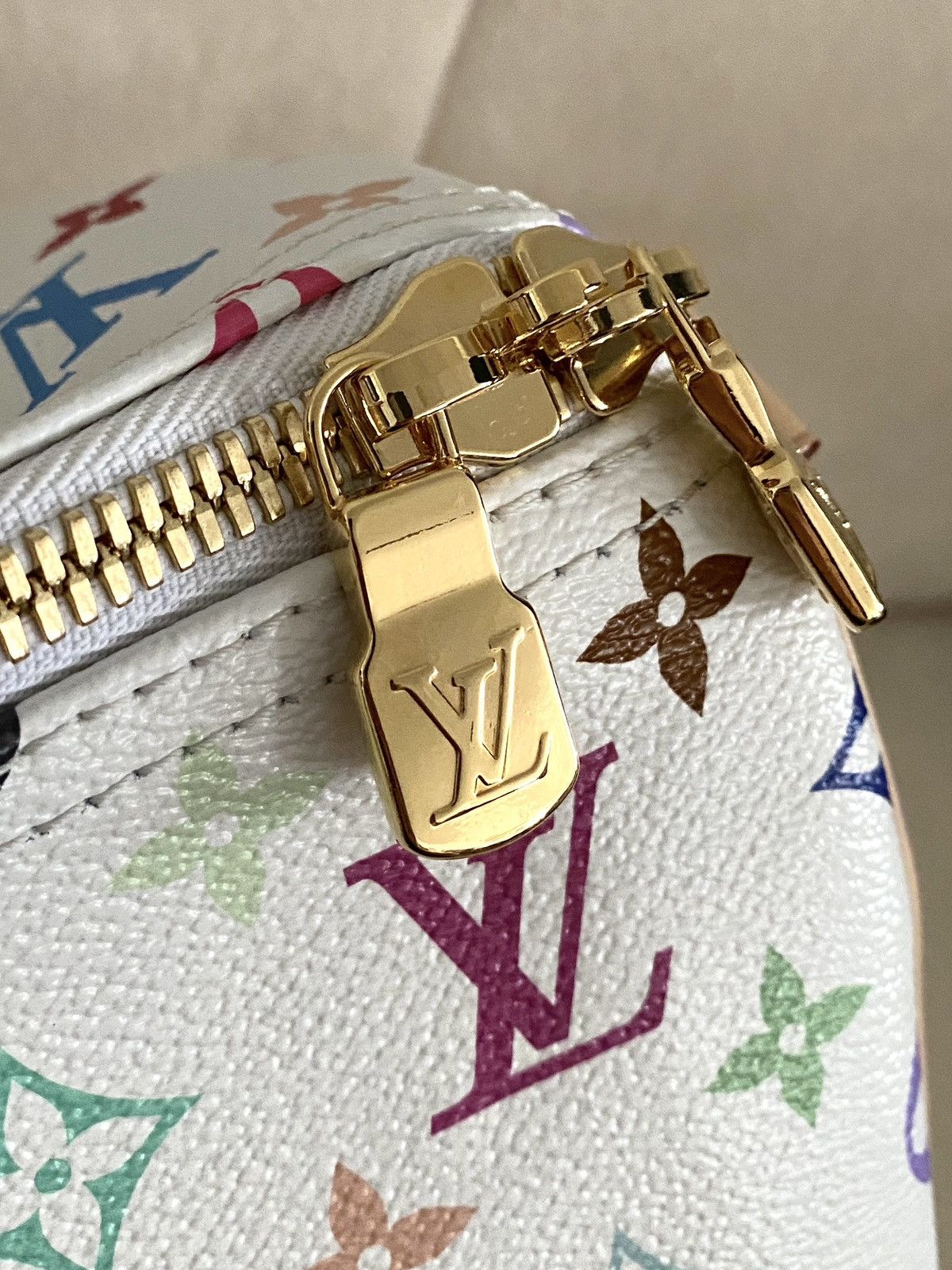 Louis Vuitton × Takashi Murakami Louis Vuitton Murakami Keepall Bandoulière 45 Monogram White Size ONE SIZE - 24 Thumbnail