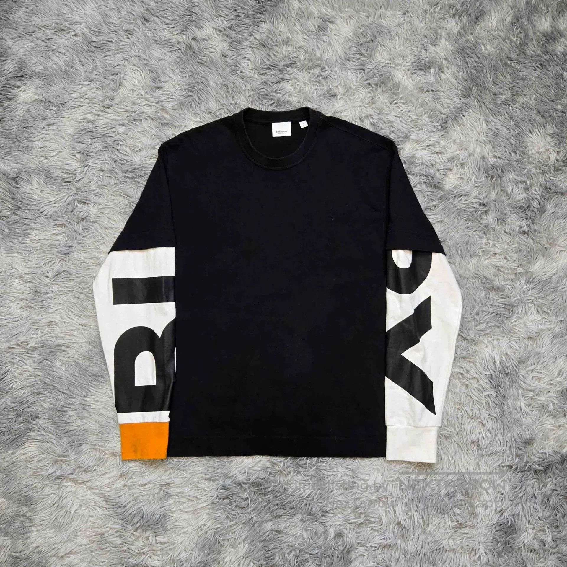 Burberry burberry logo long sleeve top size small. Size US S / EU 44-46 / 1 - 1 Thumbnail