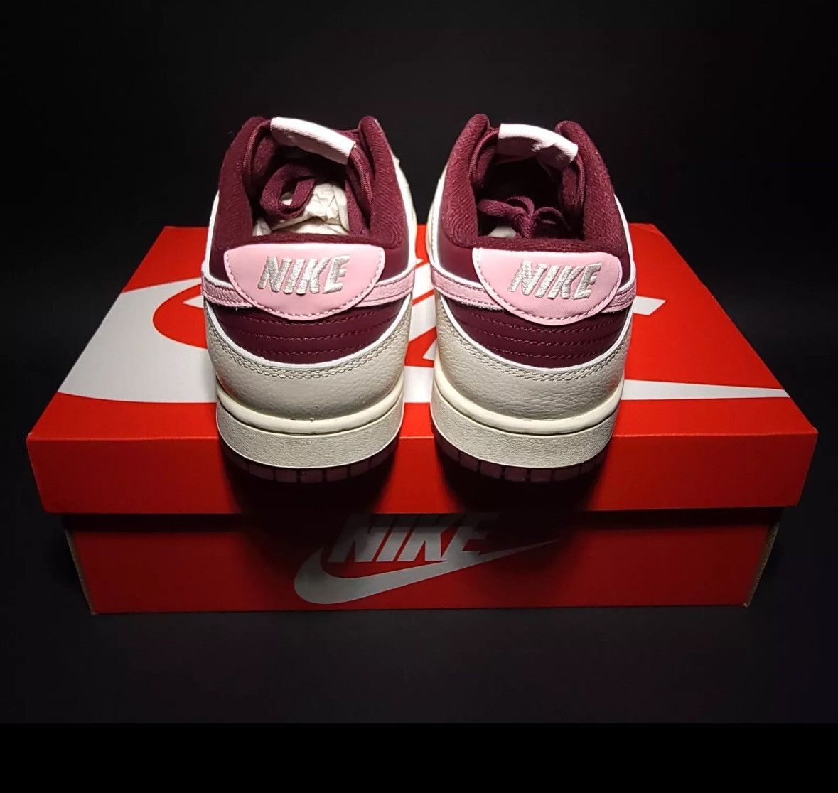 Nike Nike Valentine’s Day 2023 Retro Dunk Low Size US 9.5 / EU 42-43 - 4 Thumbnail