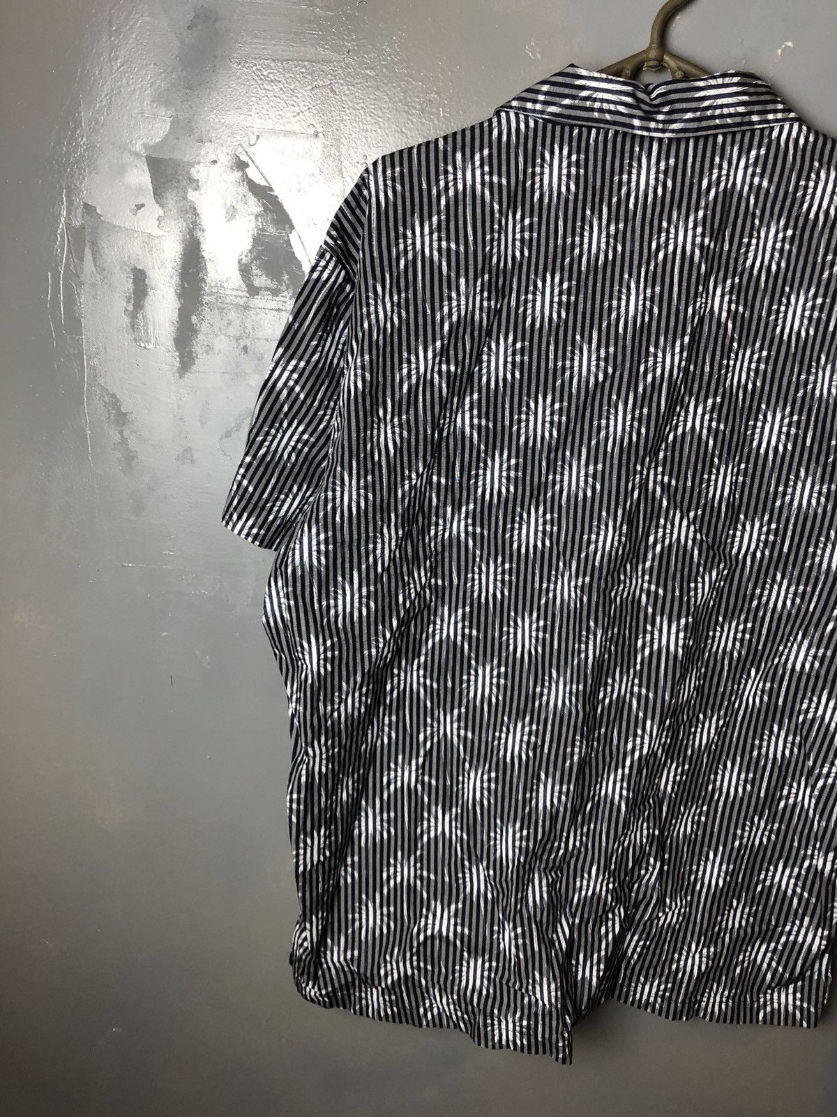 Hugo Boss Men’s crazy Shirt Hugo Boss size Xl Size US XL / EU 56 / 4 - 8 Thumbnail
