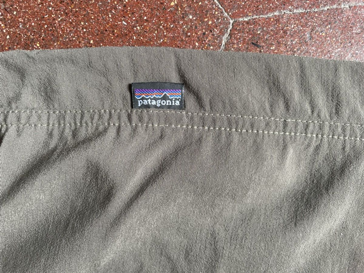 Patagonia Patagonia Green Pants & Shorts size 34 Size US 34 / EU 50 - 2 Thumbnail