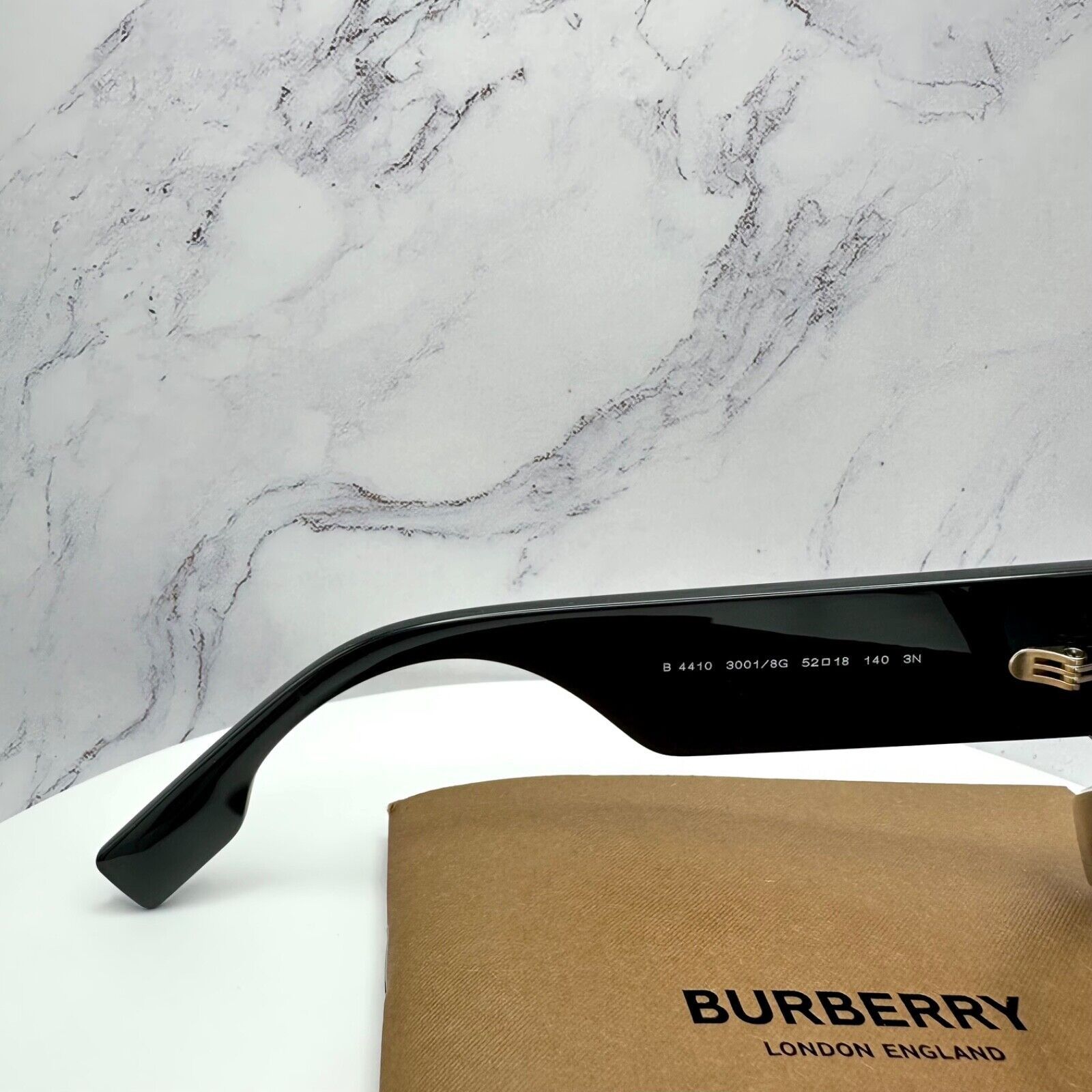Burberry Burberry Sunglasses Black Acetate Gold Metal Logo Oversized Size ONE SIZE - 8 Thumbnail