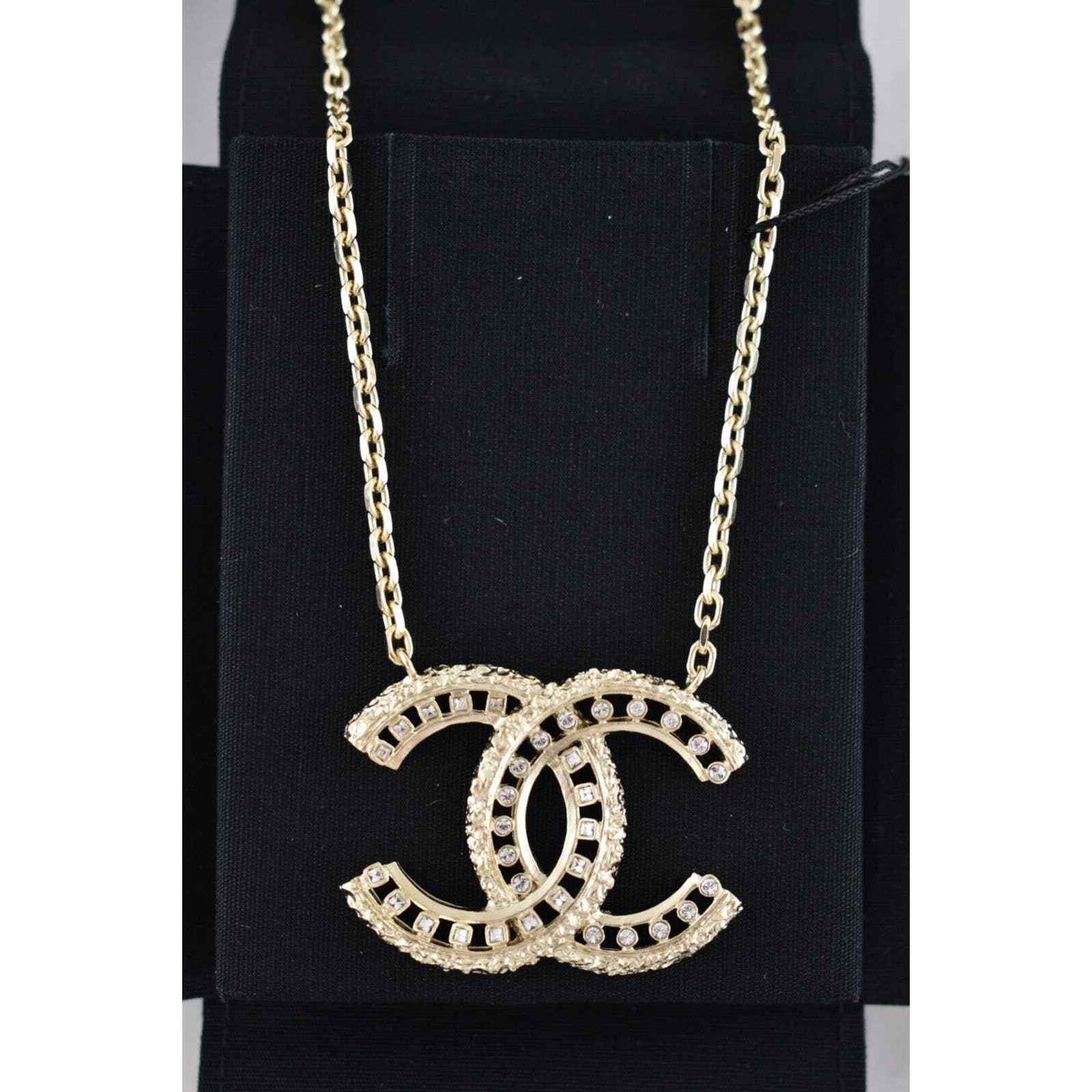 Chanel Chanel 22C Gold Metal Crystal Cuban Pendant Necklace Size ONE SIZE - 12 Thumbnail