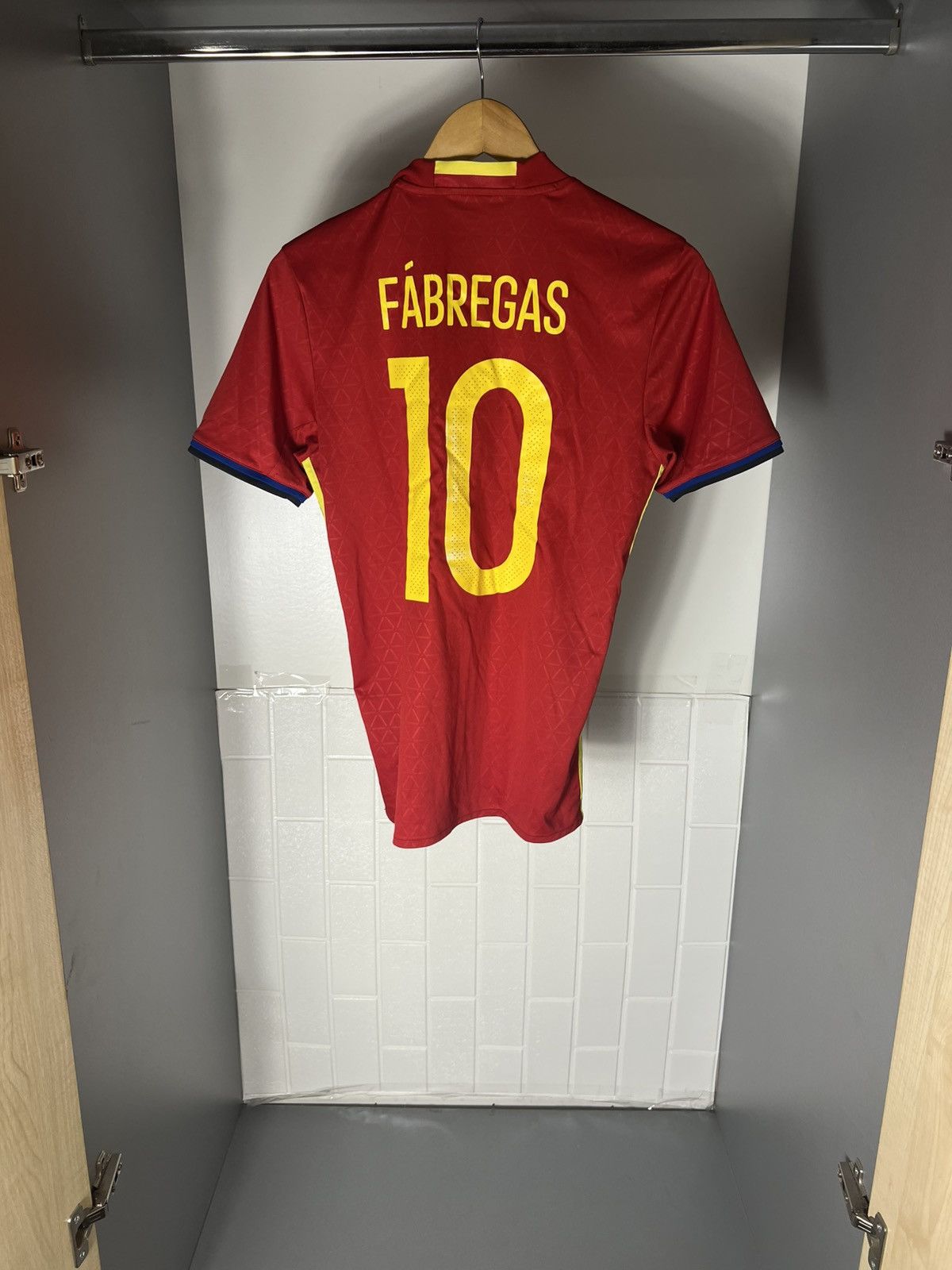 Adidas VINTAGE ADIDAS SPAIN SOCCER JERSEY RETRO BARCELONA Y2K 90s Size US S / EU 44-46 / 1 - 1 Thumbnail