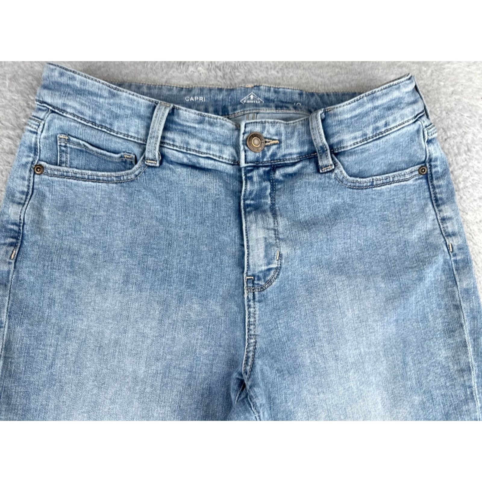 Vintage St. John's Bay Jeans Capri Denim Blue 30x20 Regular 10 Women’s Mid Rise Distressed Cotton Blend 5-Pocket Capris Sized Size 32" / US 10 / IT 46 - 4 Thumbnail