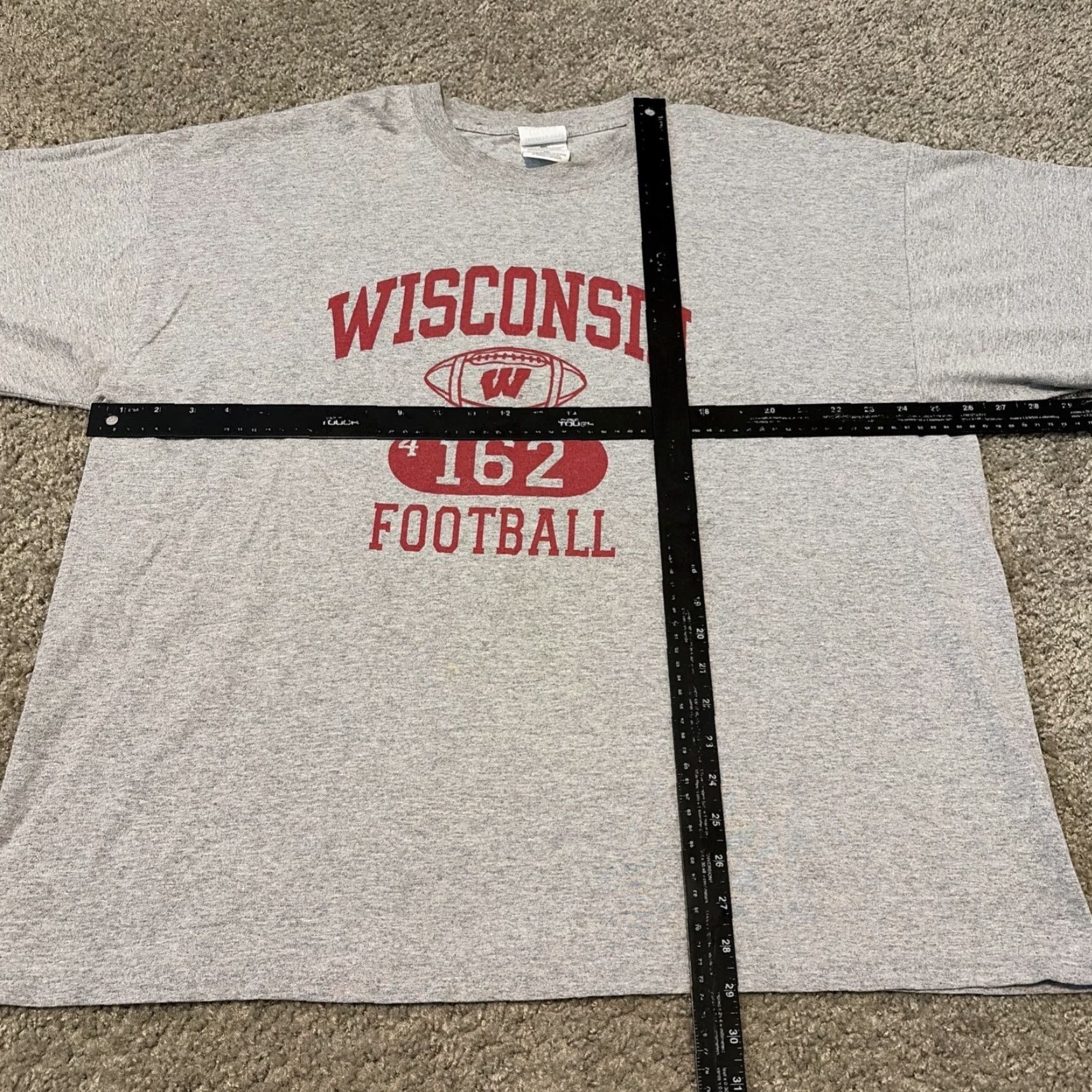 Gildan VINTAGE University Of Wisconsin Badgers Football Gray T-Shirt 2XL Mens Gildan Regular Size Gray University 90s/Concert (if applicable) Size US XXL / EU 58 / 5 - 4 Thumbnail