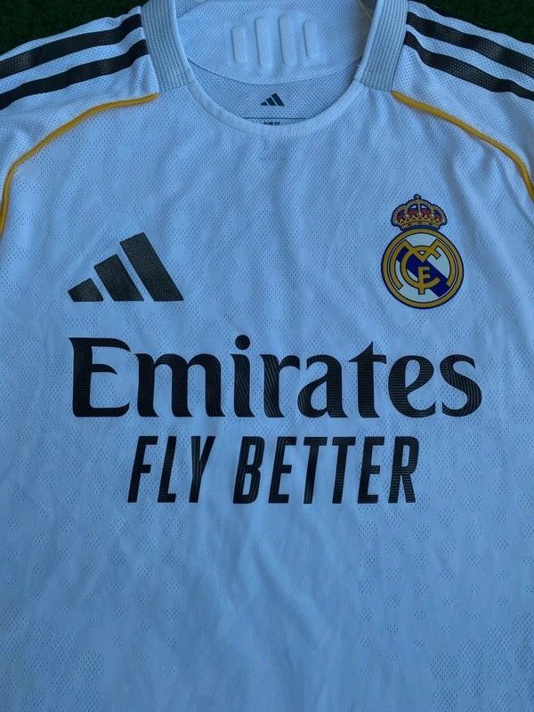 Adidas Long sleeve Adidas Real Madrid 25/26 Authentic Mbappe size M Size US M / EU 48-50 / 2 - 3 Thumbnail