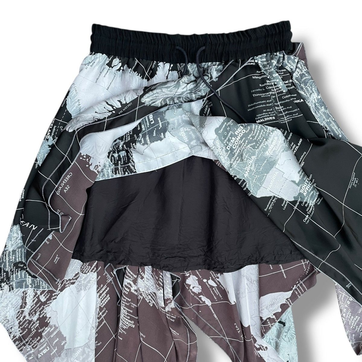Sacai Sacai S/S20 Runway Map Print Garterized Asymmetric Skirt Size 28" / US 6 / IT 42 - 6 Thumbnail