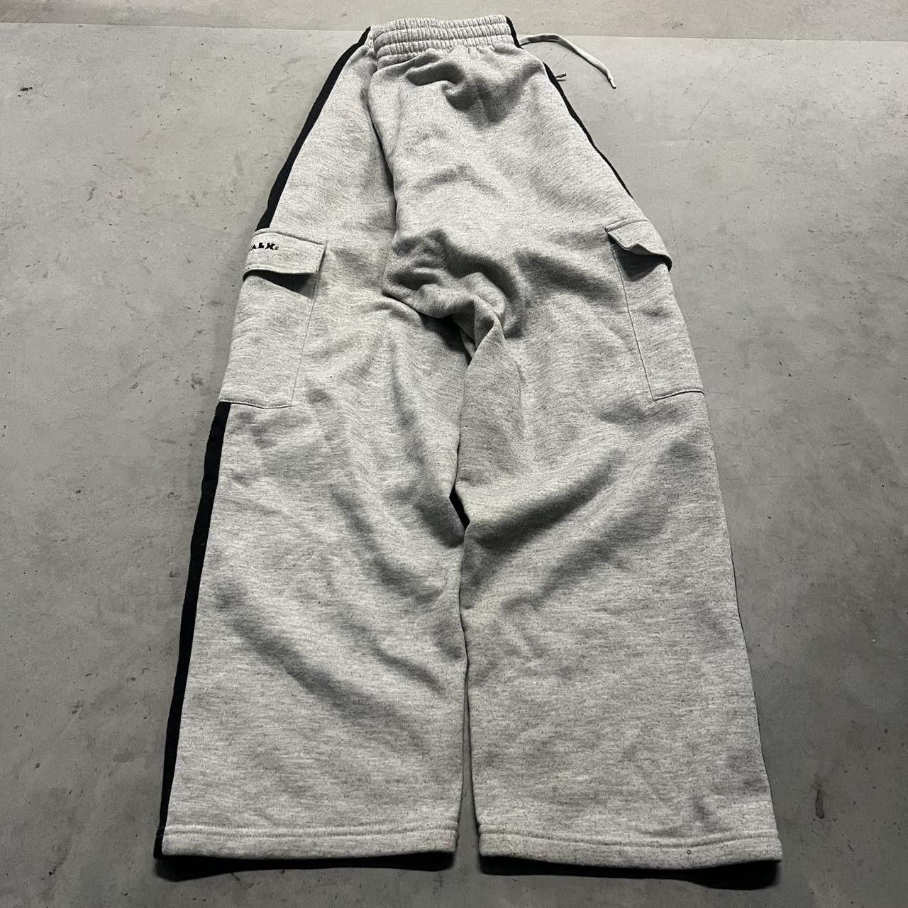 Airwalk × Vintage Vintage Y2K Grey and Black Airwalk Cargo Sweatpants! Size US 34 / EU 50 - 7 Thumbnail