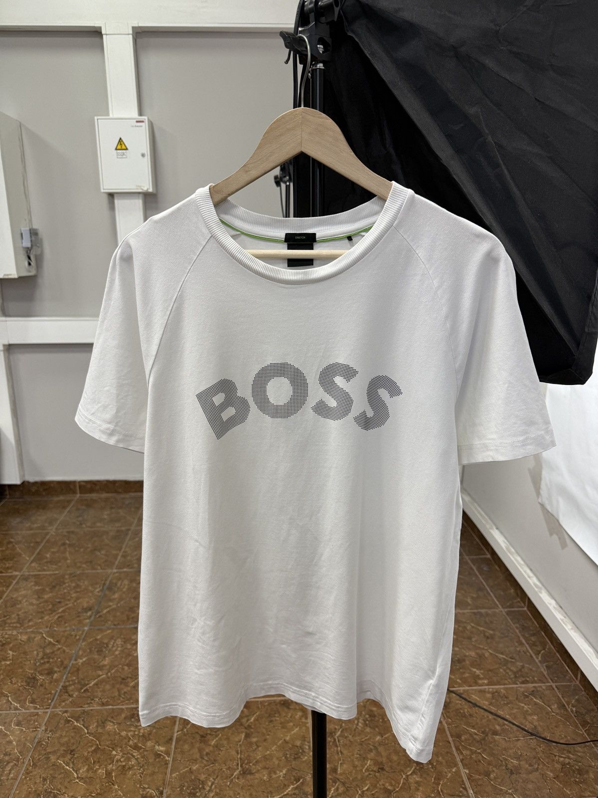 Hugo Boss 🇮🇹 Hugo Boss Luxury Classic T-Shirt Retro Rare Hype Y2K Size US L / EU 52-54 / 3 - 1 Thumbnail