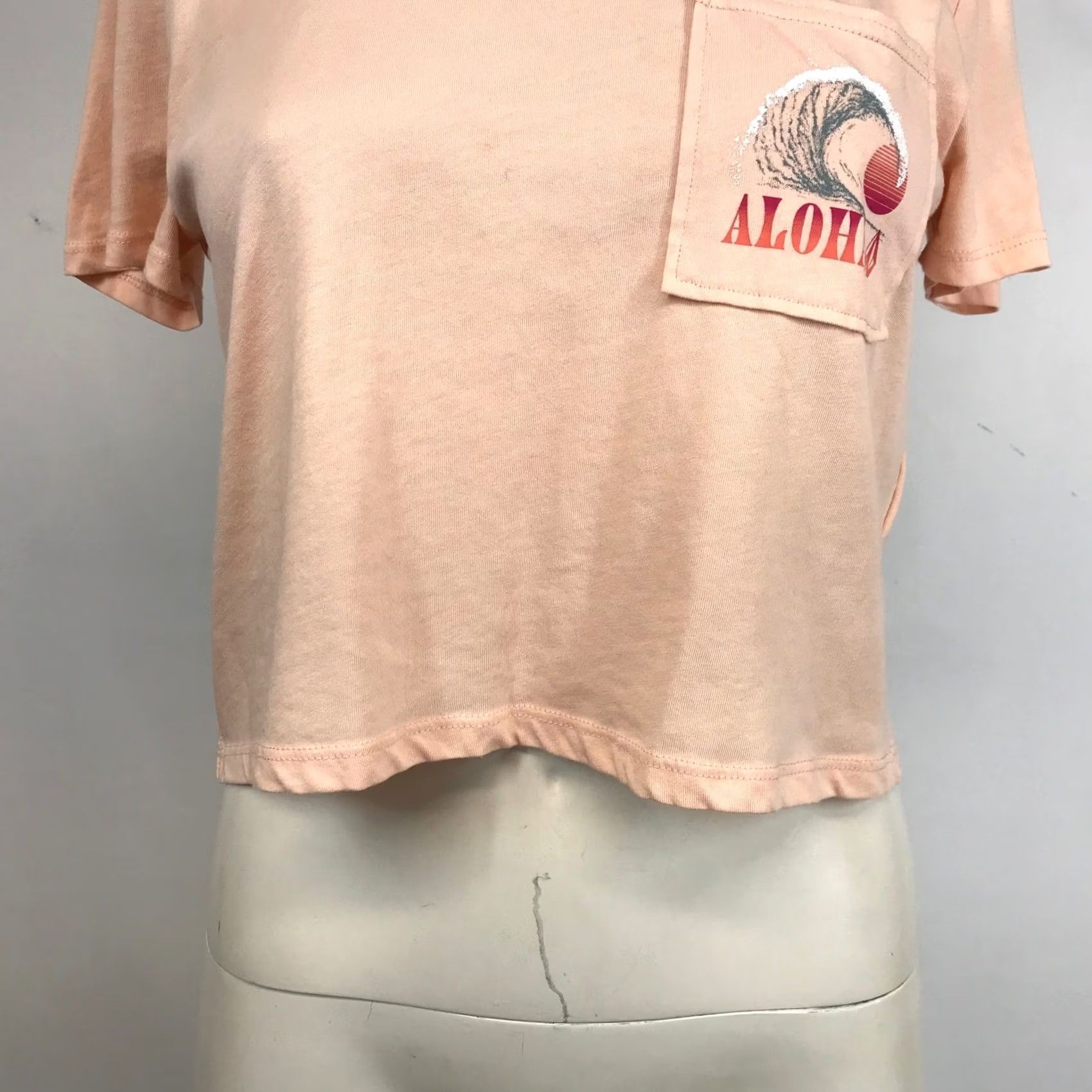Volcom VINTAGE Volcom Peach Cropped Aloha Wave Graphic Pocket T Shirt Women's XS Size XS / US 0-2 / IT 36-38 - 4 Thumbnail