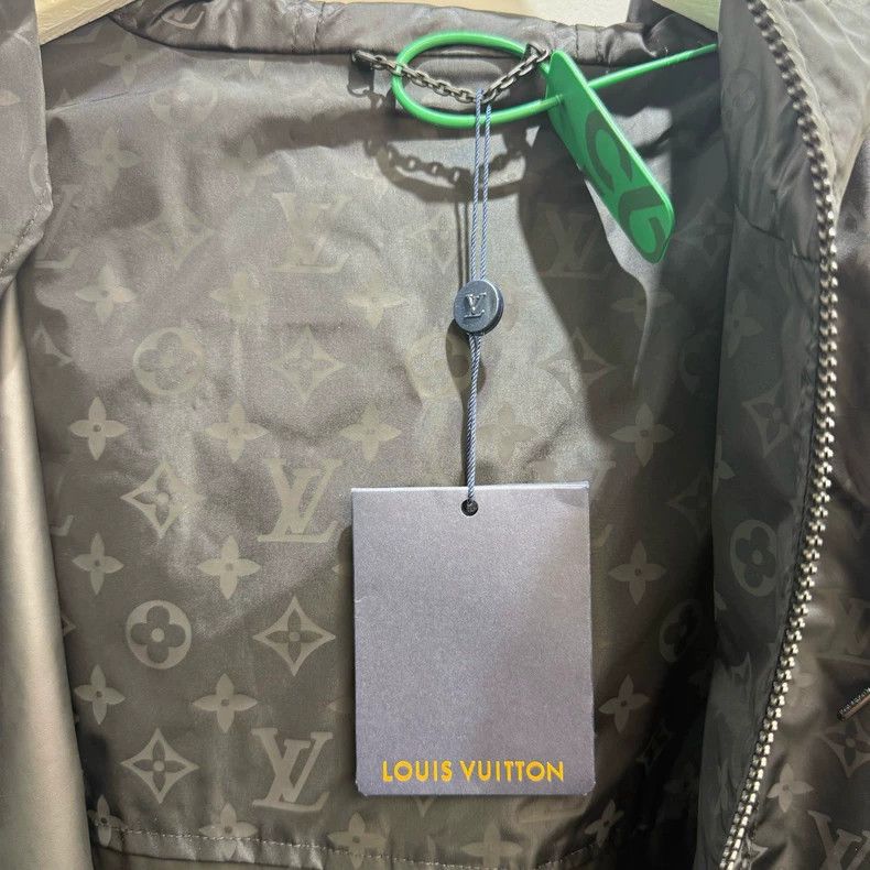 Louis Vuitton Louis Vuitton 23 New Dark Embossed Full Logo Jacket Size US L / EU 52-54 / 3 - 4 Thumbnail